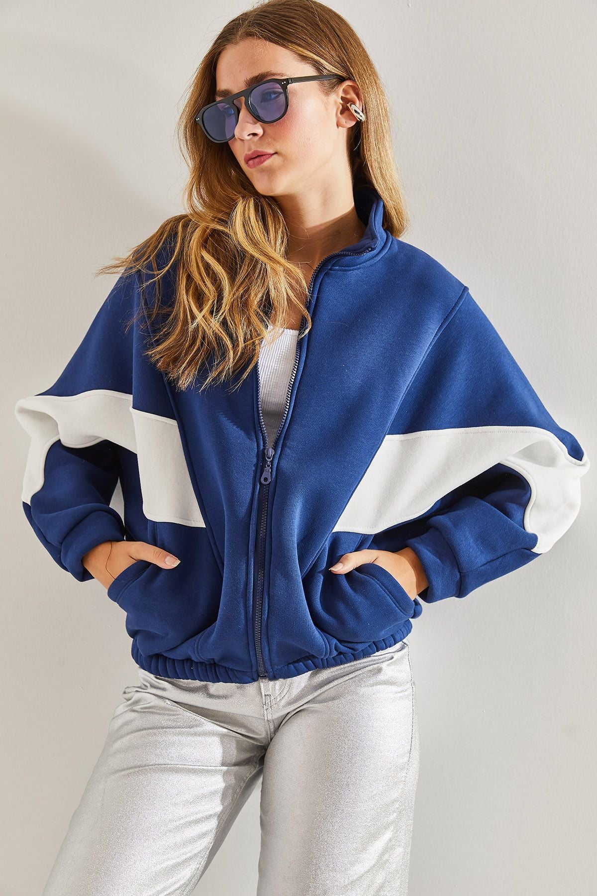 Woman Three Yarn Zipper Parts Cardigan