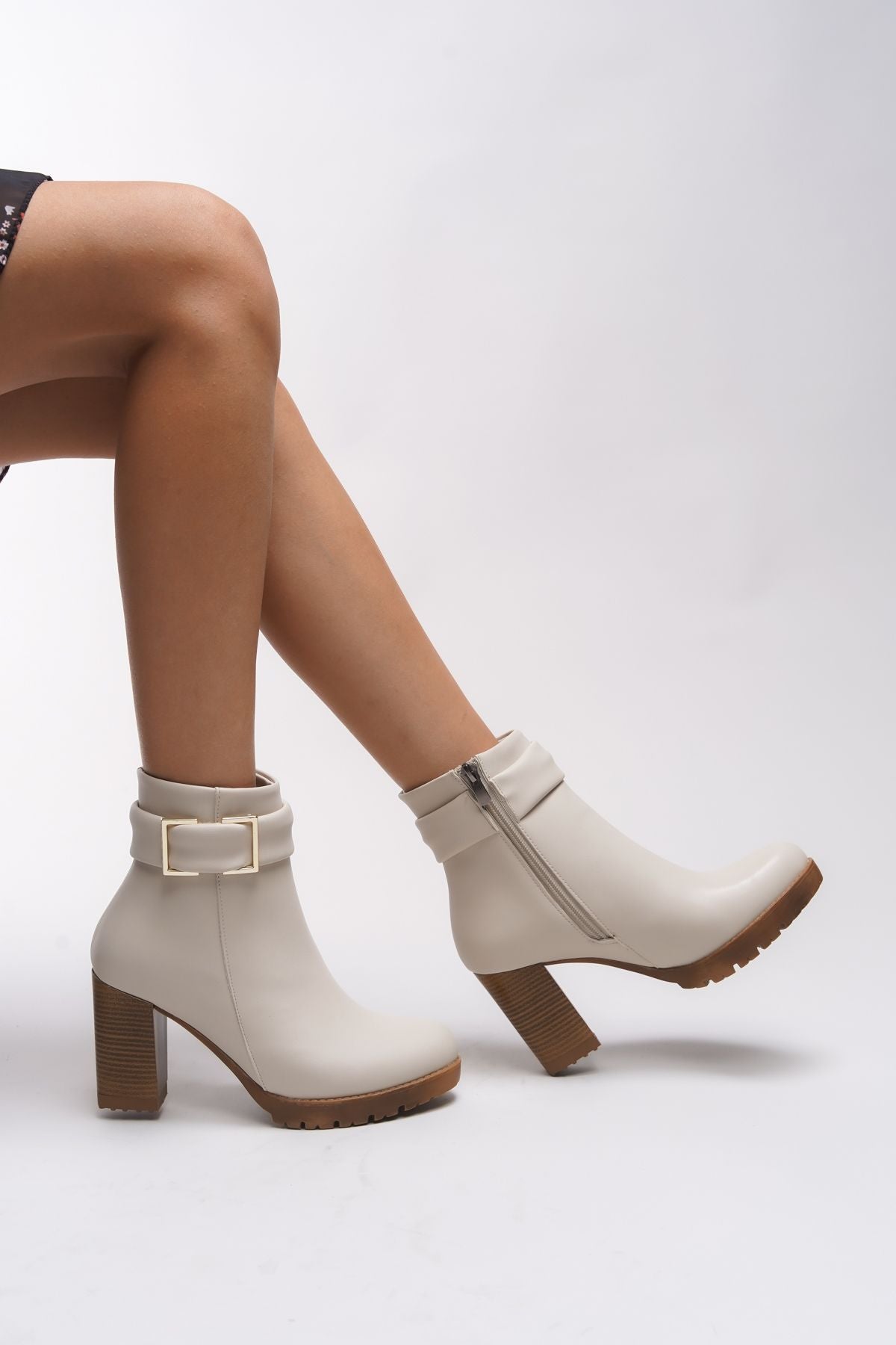 Isolniya Female clasp detailed high heeled boots 0012503 beige skin