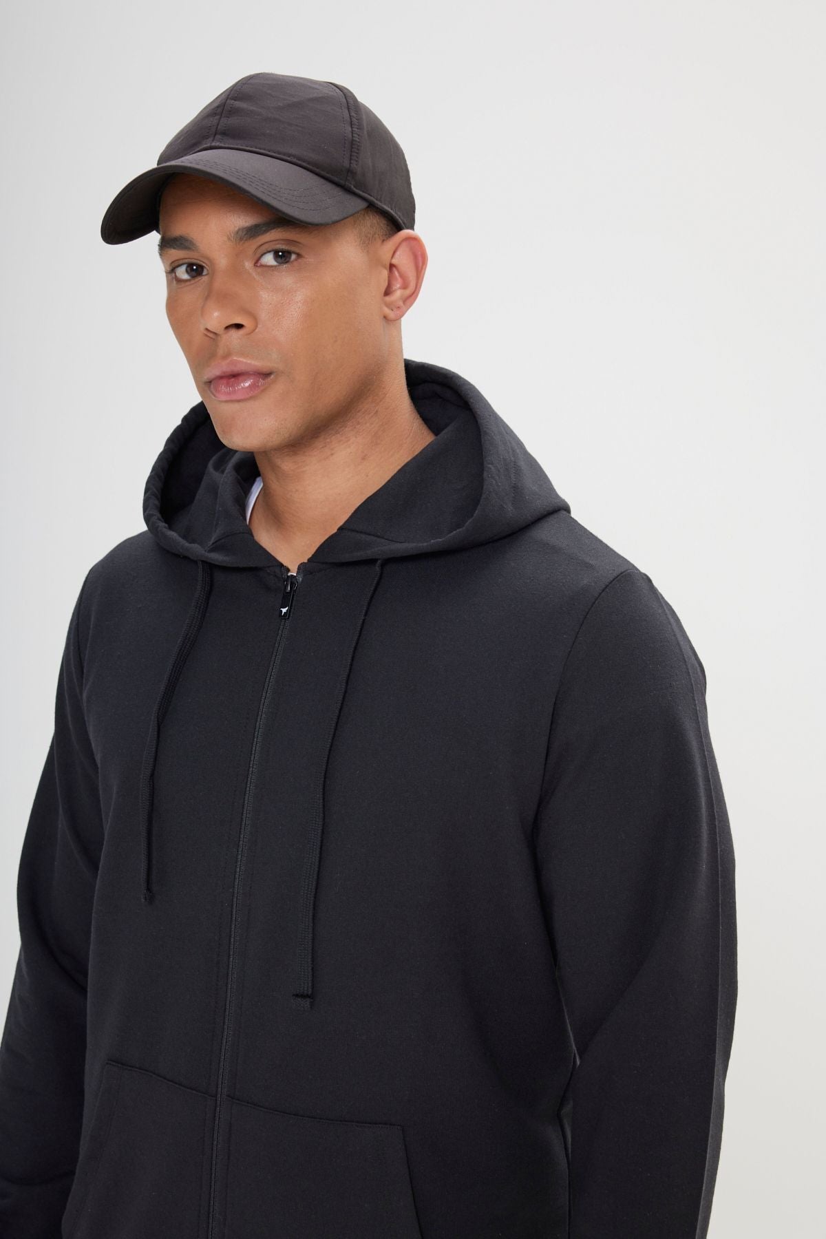 Men's Black Standard Fit Normal Cutting 2 IP Cotton Hoped Sweatshirt