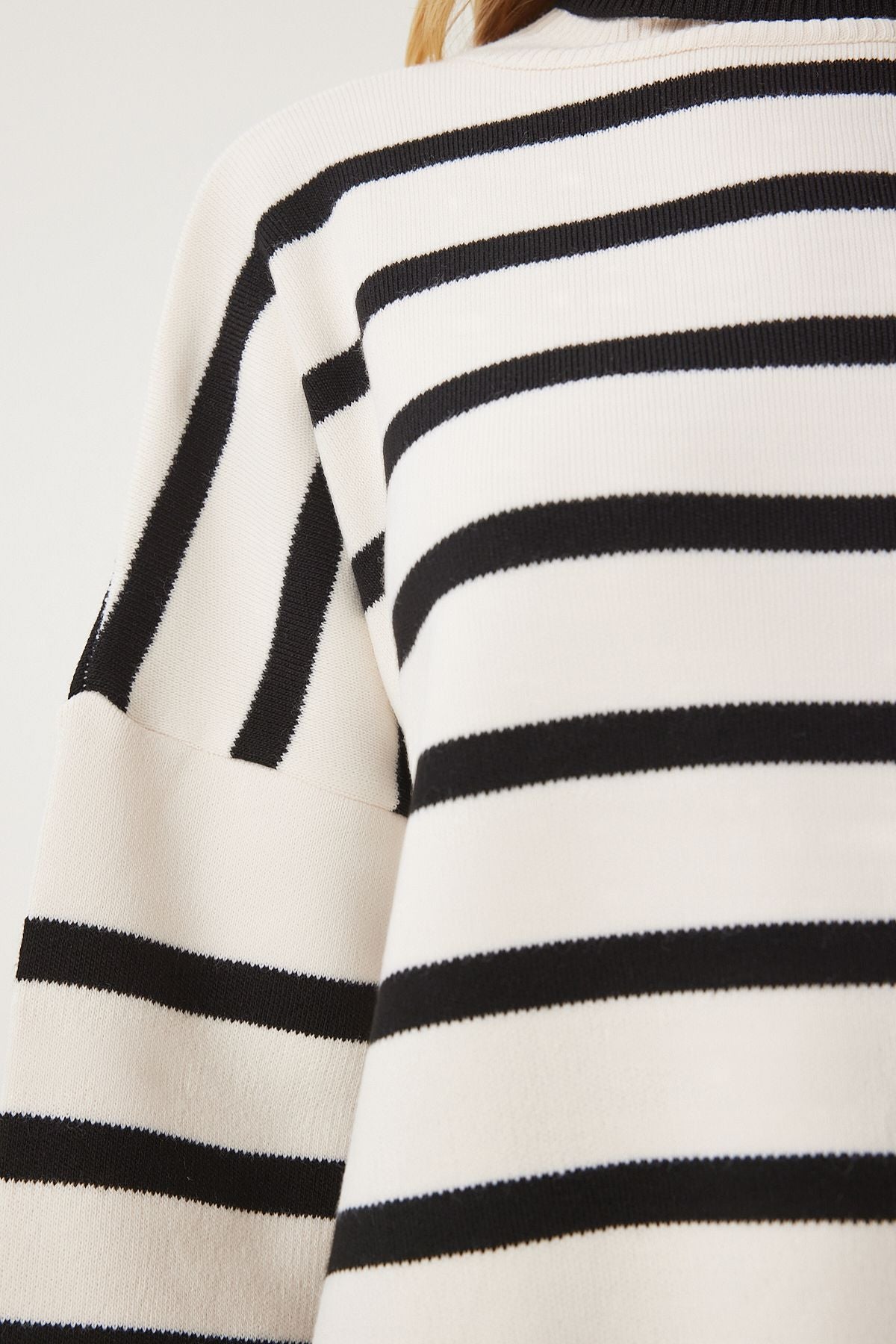Woman Ecru black striped oversize knitwear sweater BV00122