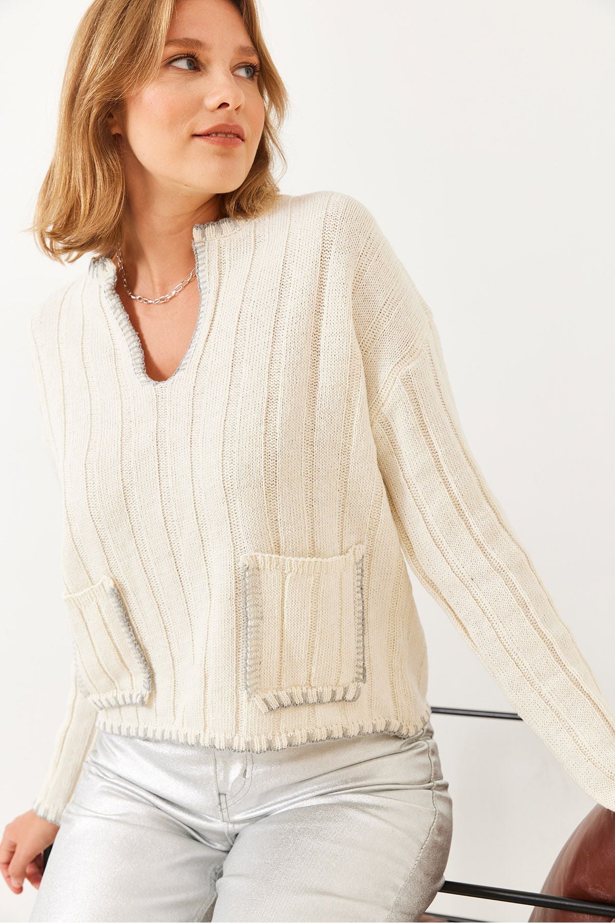 Women's V -Neck Shepherd Standing Processing Detailed Pocket Knitwear Kazakh 20247523