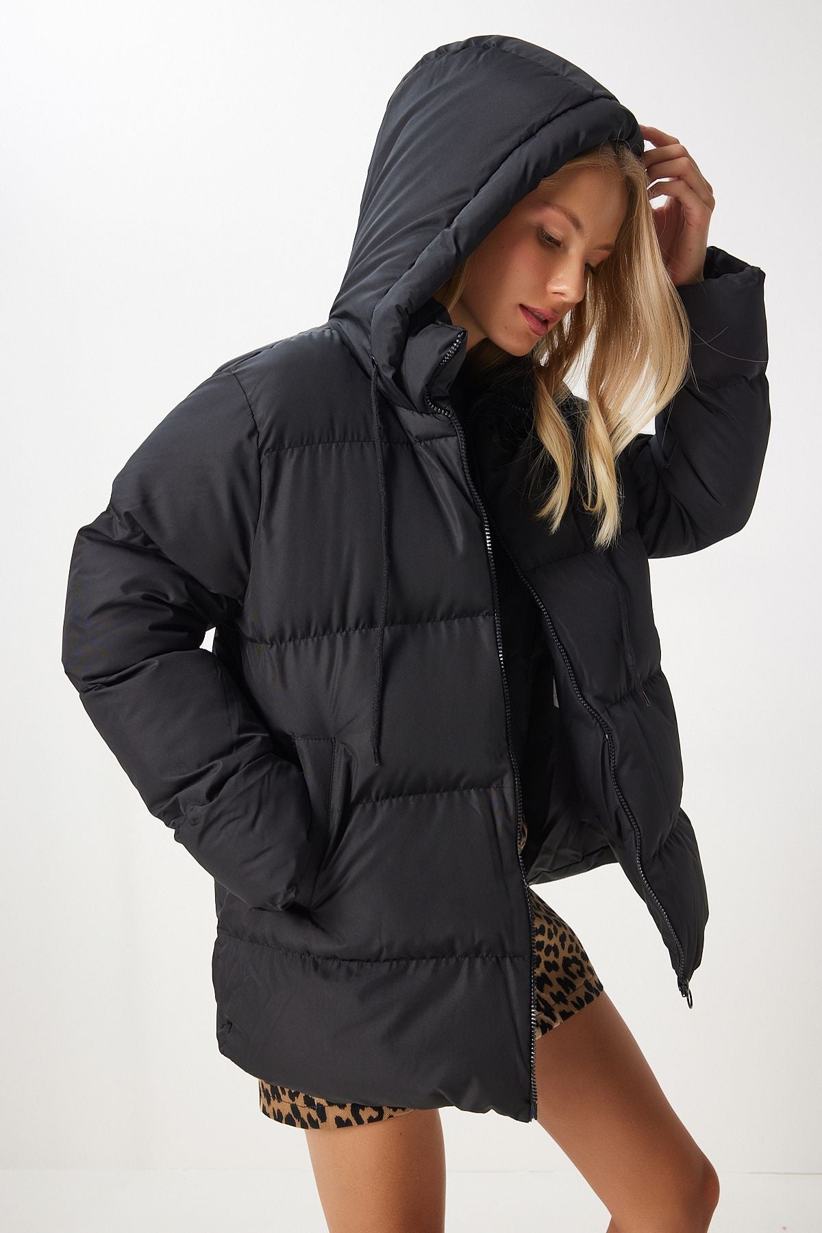 Female black hooded oversiz swelling coat rv00068