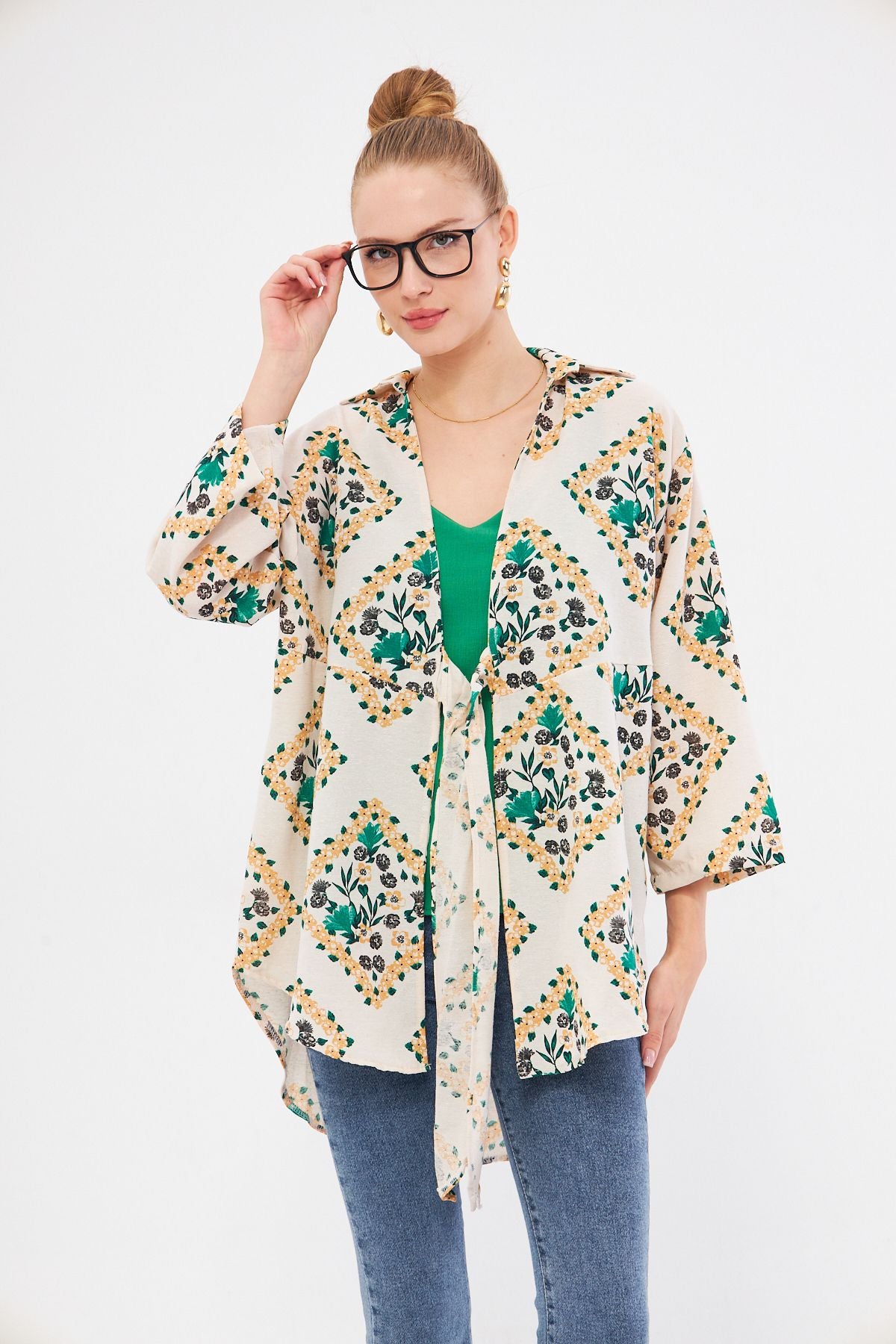 Women with light green patterned front connecting kimono shirt ARM-24Y001080