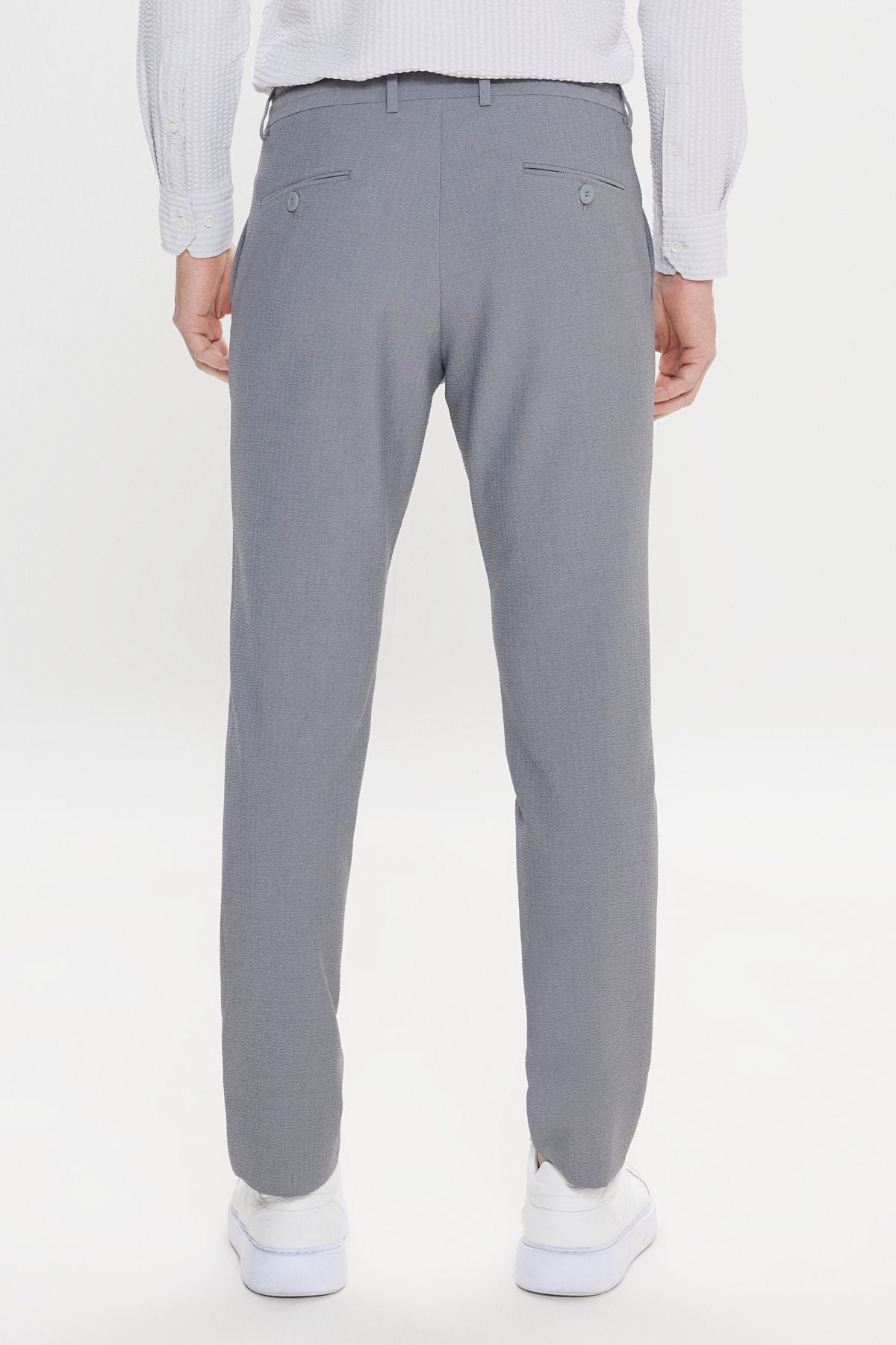 Men's gray slim fit narrow -cut waist tied side mobile wafer patterned pants