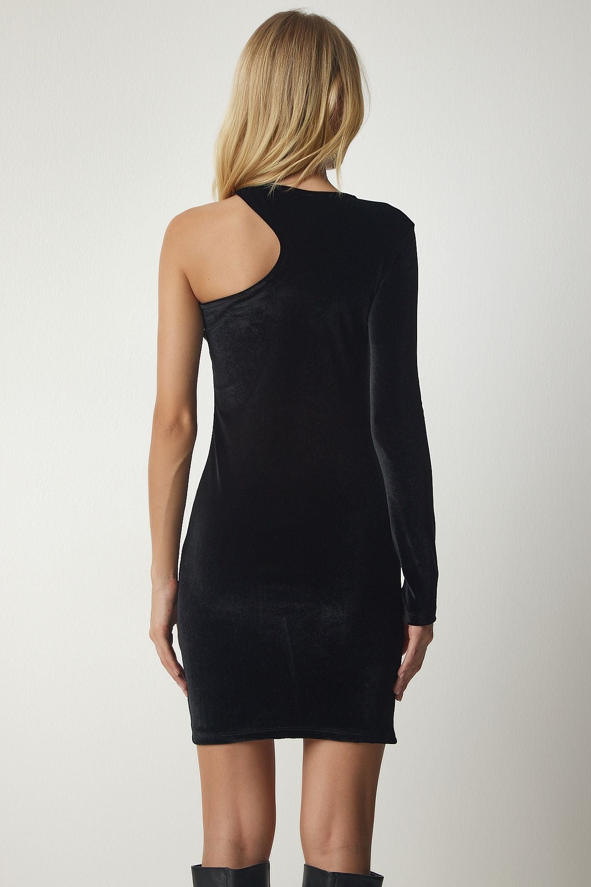 Woman black single shoulder mini velvet dress ub00189