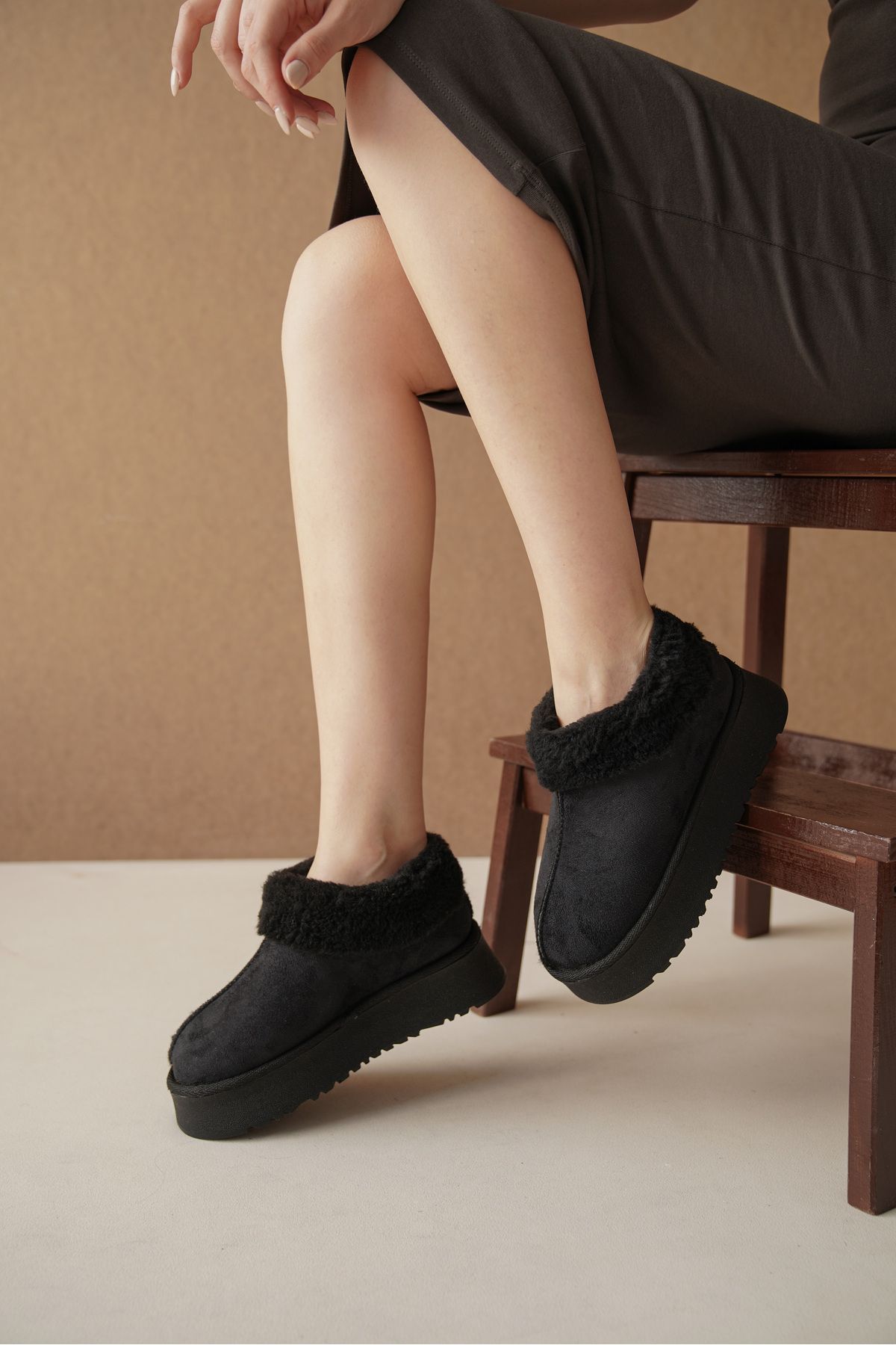 Lolath Female High -Based Fur Casual Bot 0012203 Black