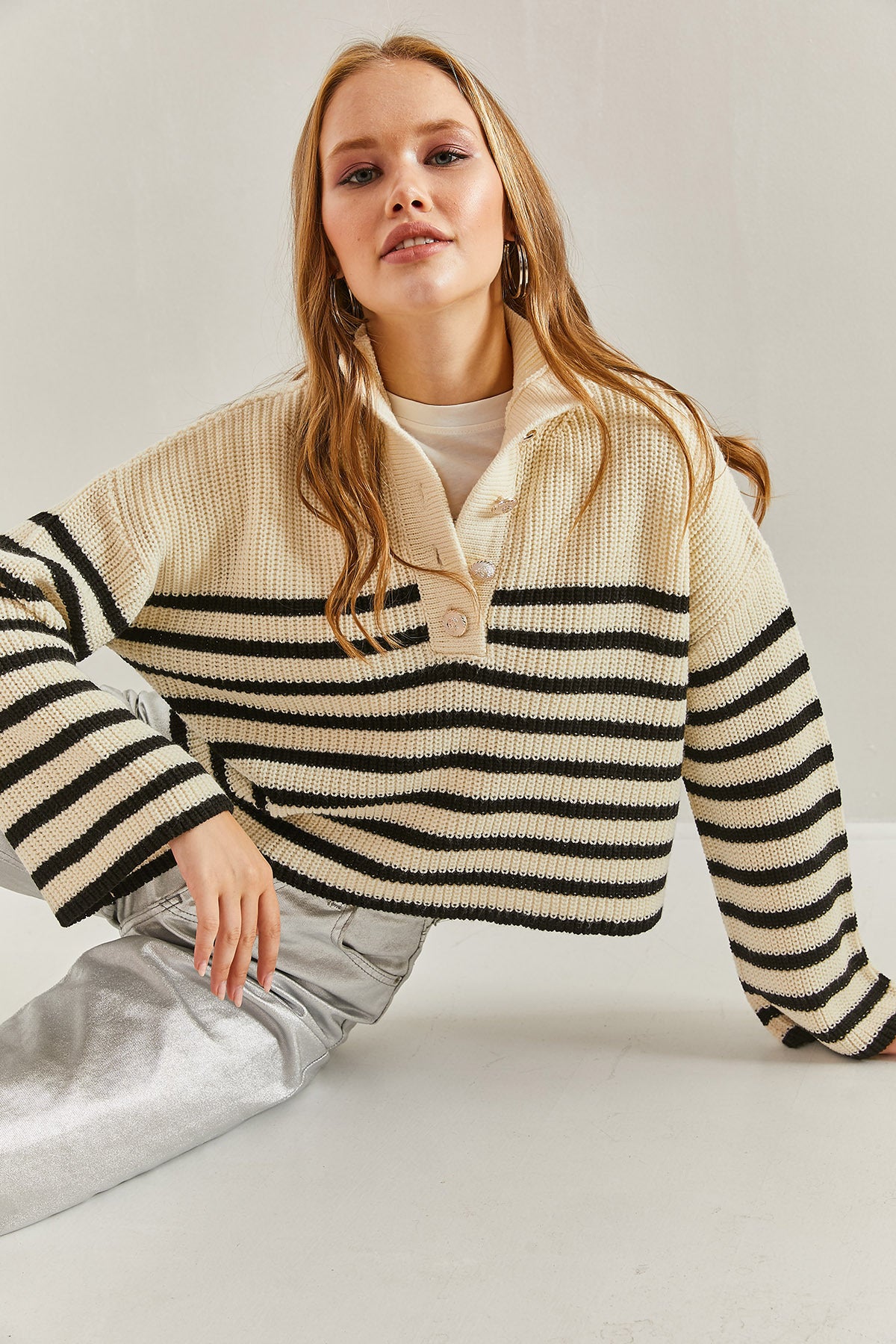 Women's Buttoned Collar Striped Knitwear Sweater 20234204