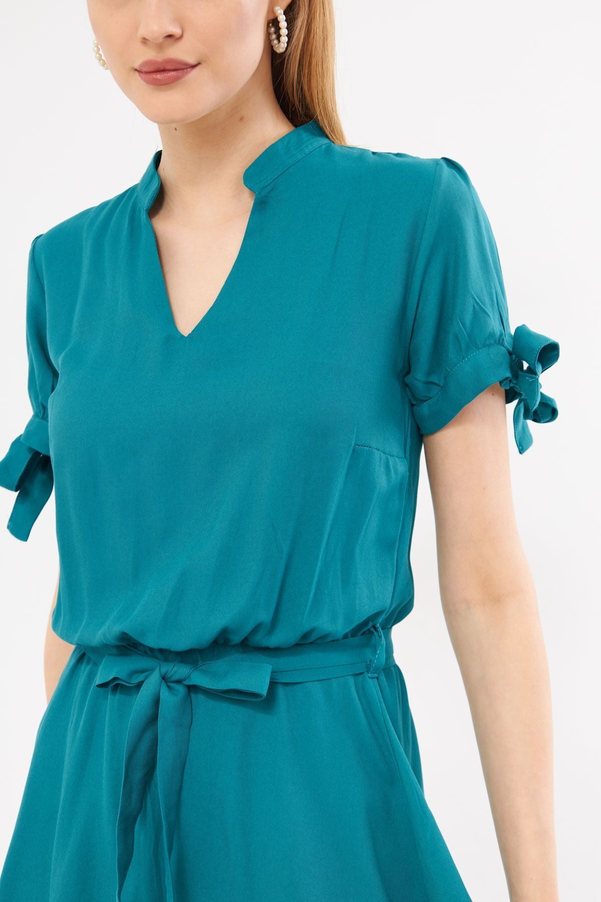Female turquoise dominant collar handle connected waist tire arched short dress ARM-23Y001088