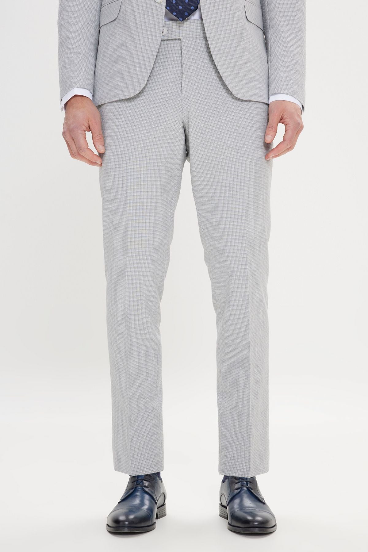 Men's light gray slim fit narrow cutting mono collar wafer patterned suit suits
