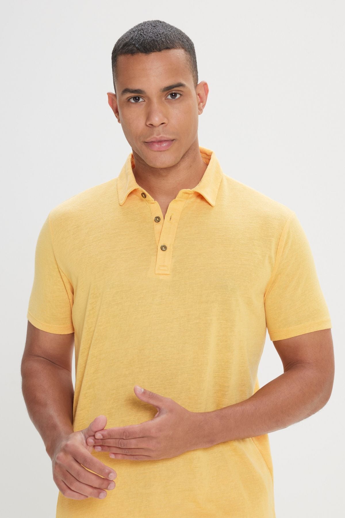 Men's dark yellow slim fit narrow cut polo collar flat casual T -shirt