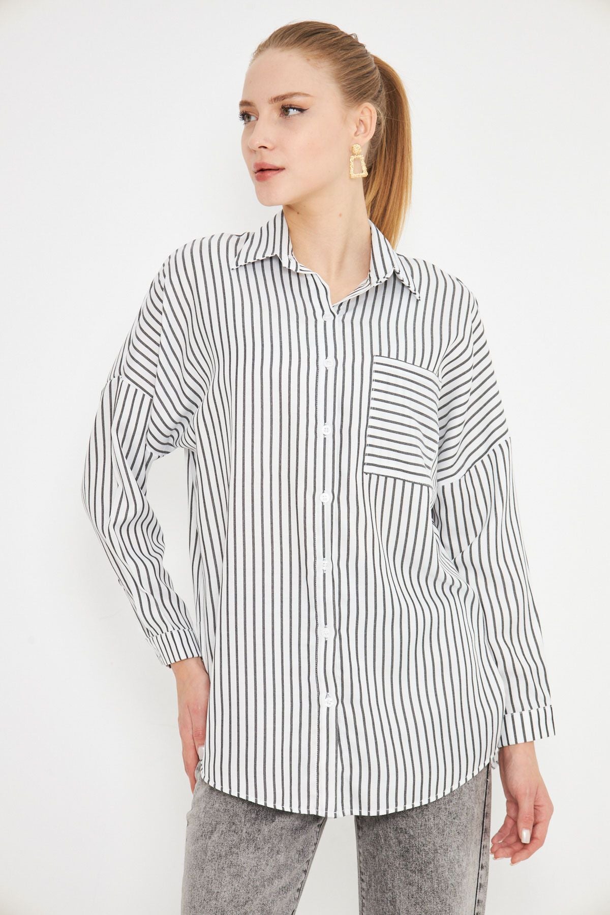 Woman Smoked Striped Long Sleeve Pocket Detailed Ristle Pleeled Oversize Shirt ARM-25K001069
