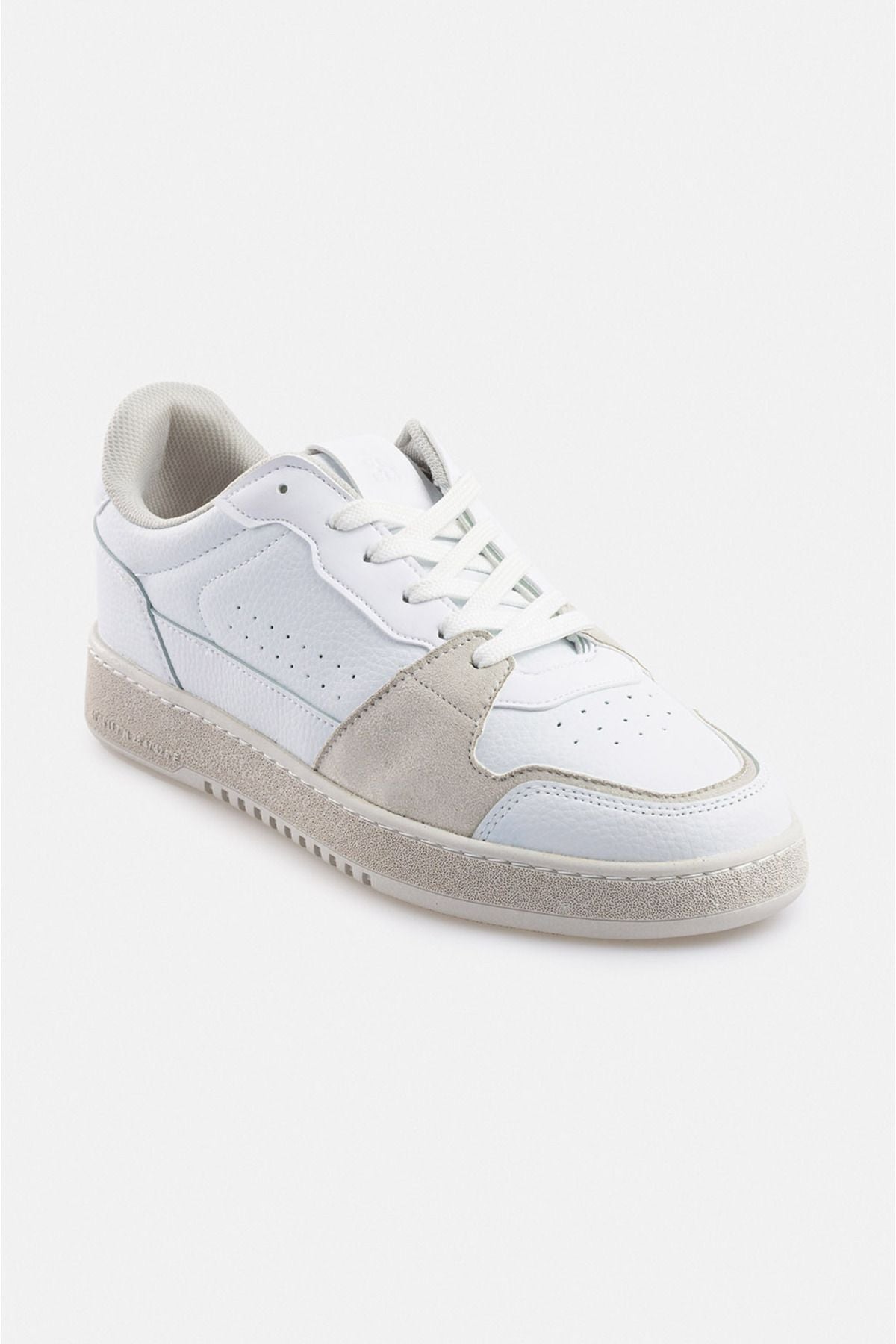 Men's white piece flexible floor sneaker shoes A31y8025