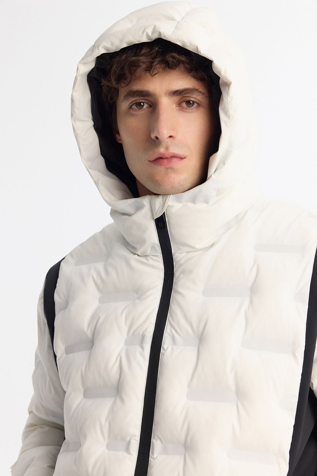 Men's white hooded water repulsive windproof swelling coat A42y6105
