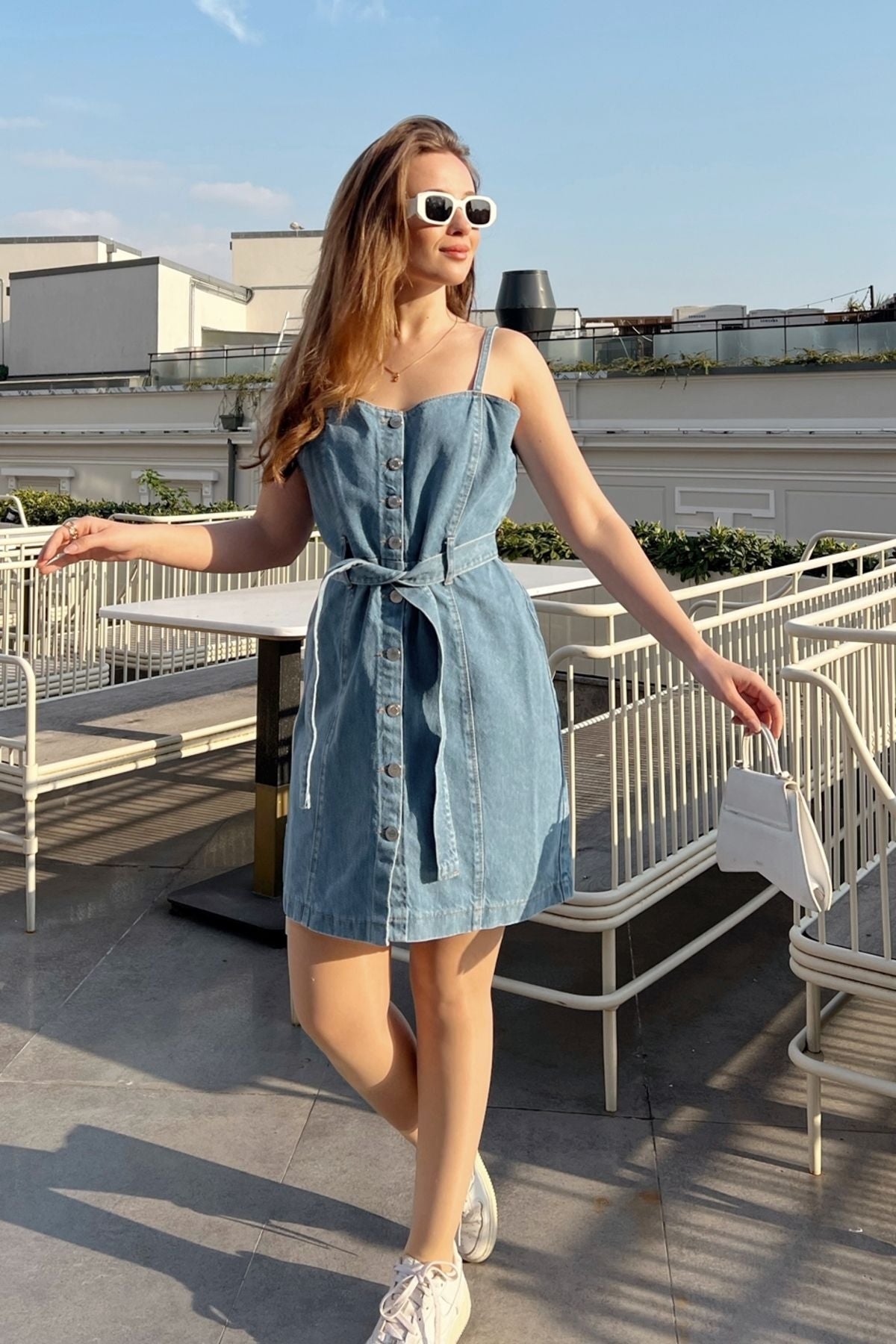 Female strap buttoned arched jeans dress 60211002