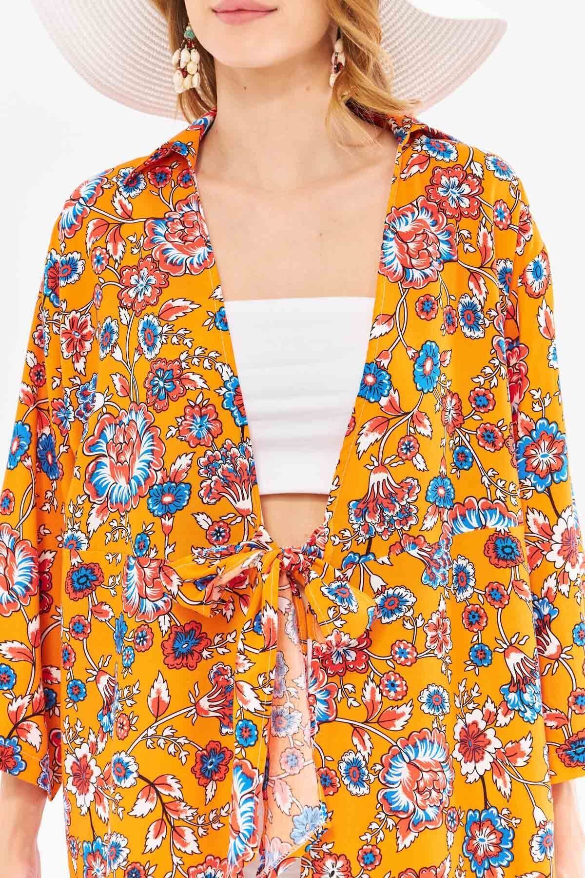 Female pomegranate flower patterned front-binding kimono shirt ARM-24Y001080