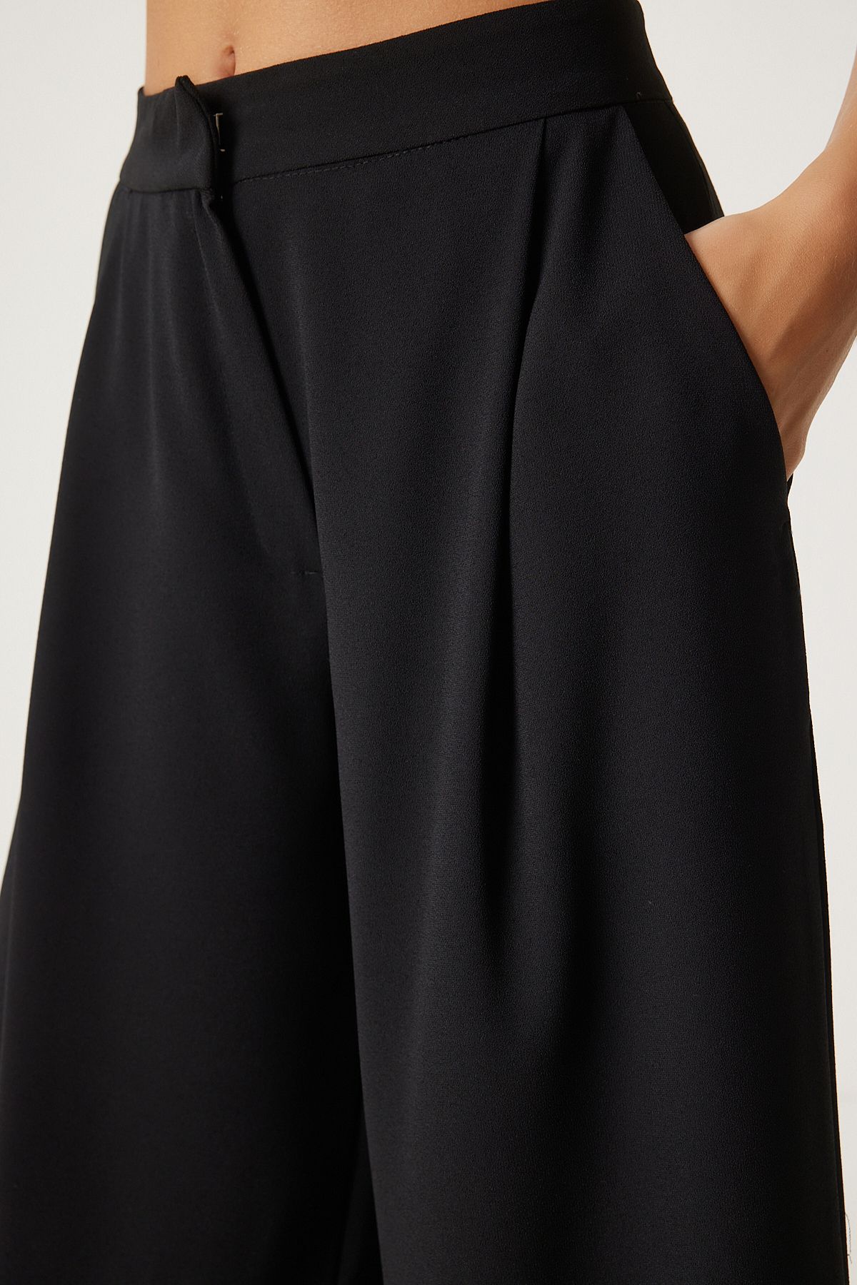 Female black pleated weaving palazzo pants ul00038