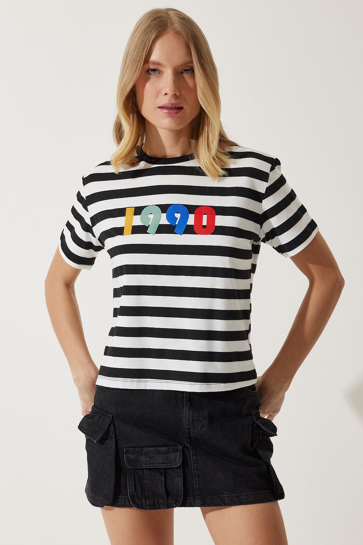 Woman Black and White Printed Striped Knitting T-Shirt AN00181