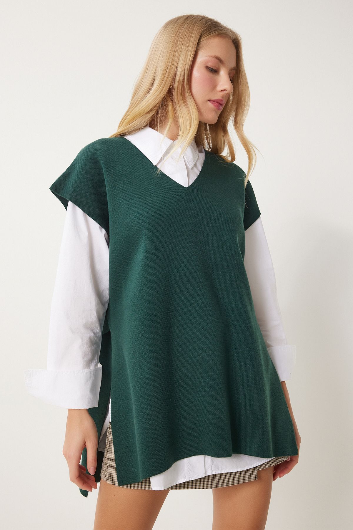 Female emerald green v -neck belt long knitwear suvevery US00185