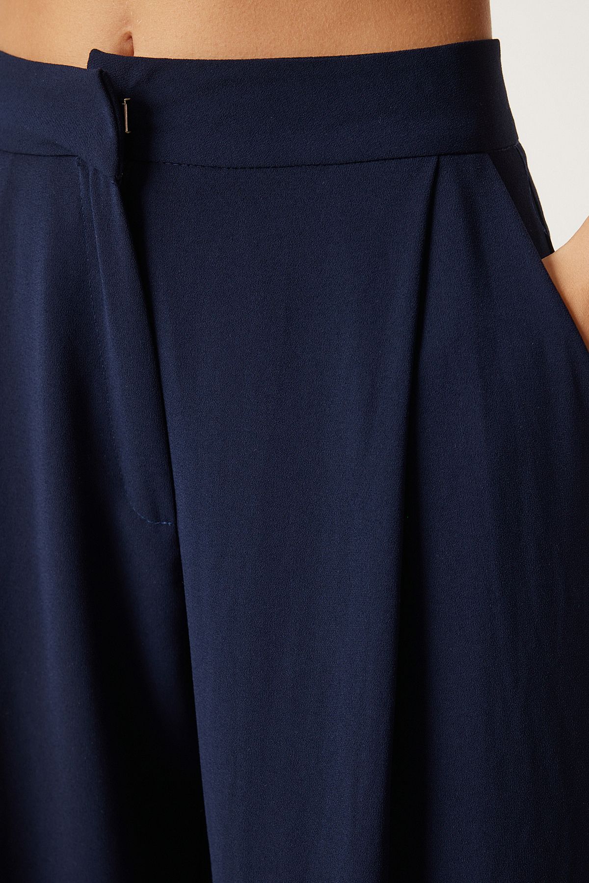Woman Navy Blue Pleated Woven Palazzo Pants UL00038