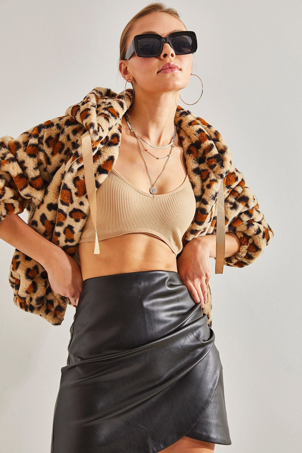 Female Leopard Patterned Zippered Plush Coat