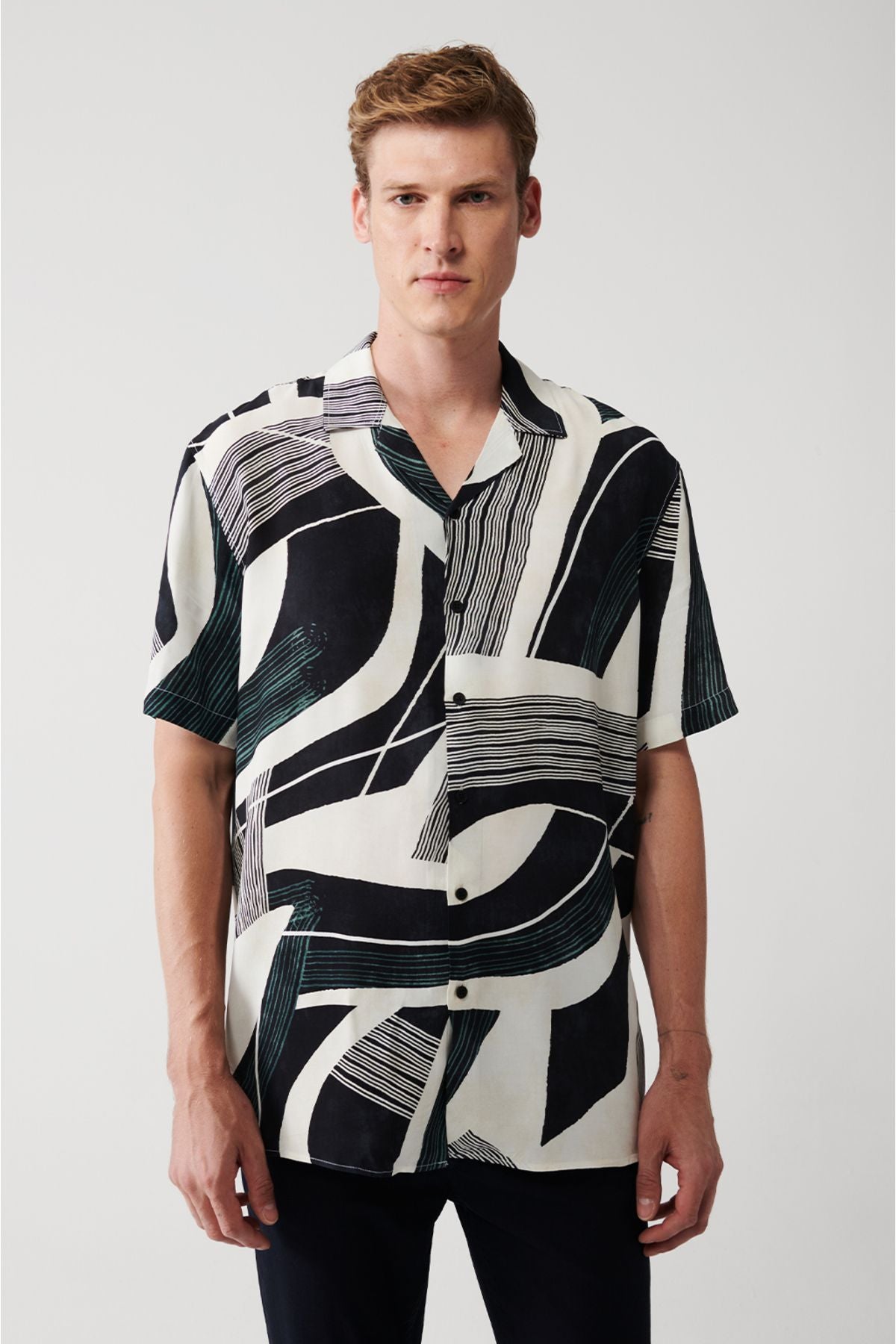 Men's Beige Viscose Cuba collar patterned short sleeve shirt A31y2198