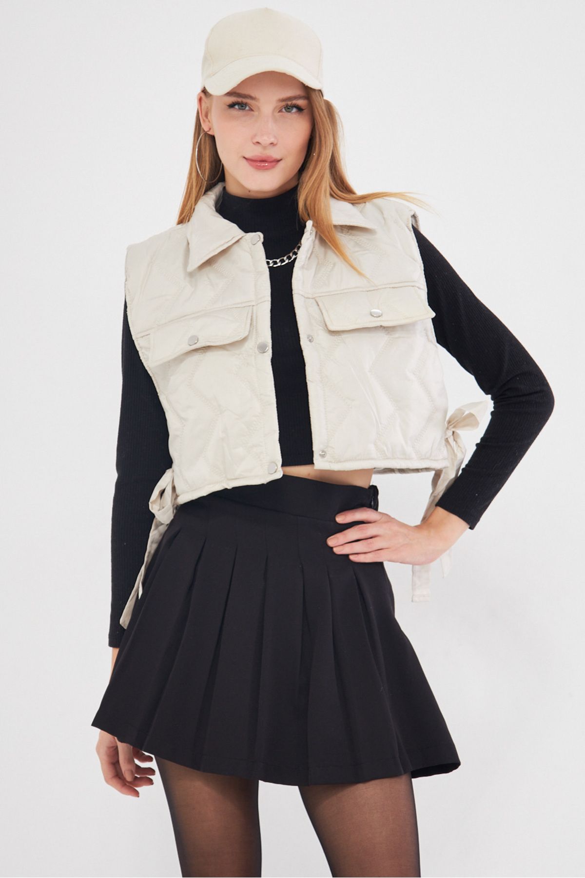 Female Beige Sides Binding Detailed Pocket Crop Vest ARM-25K025007