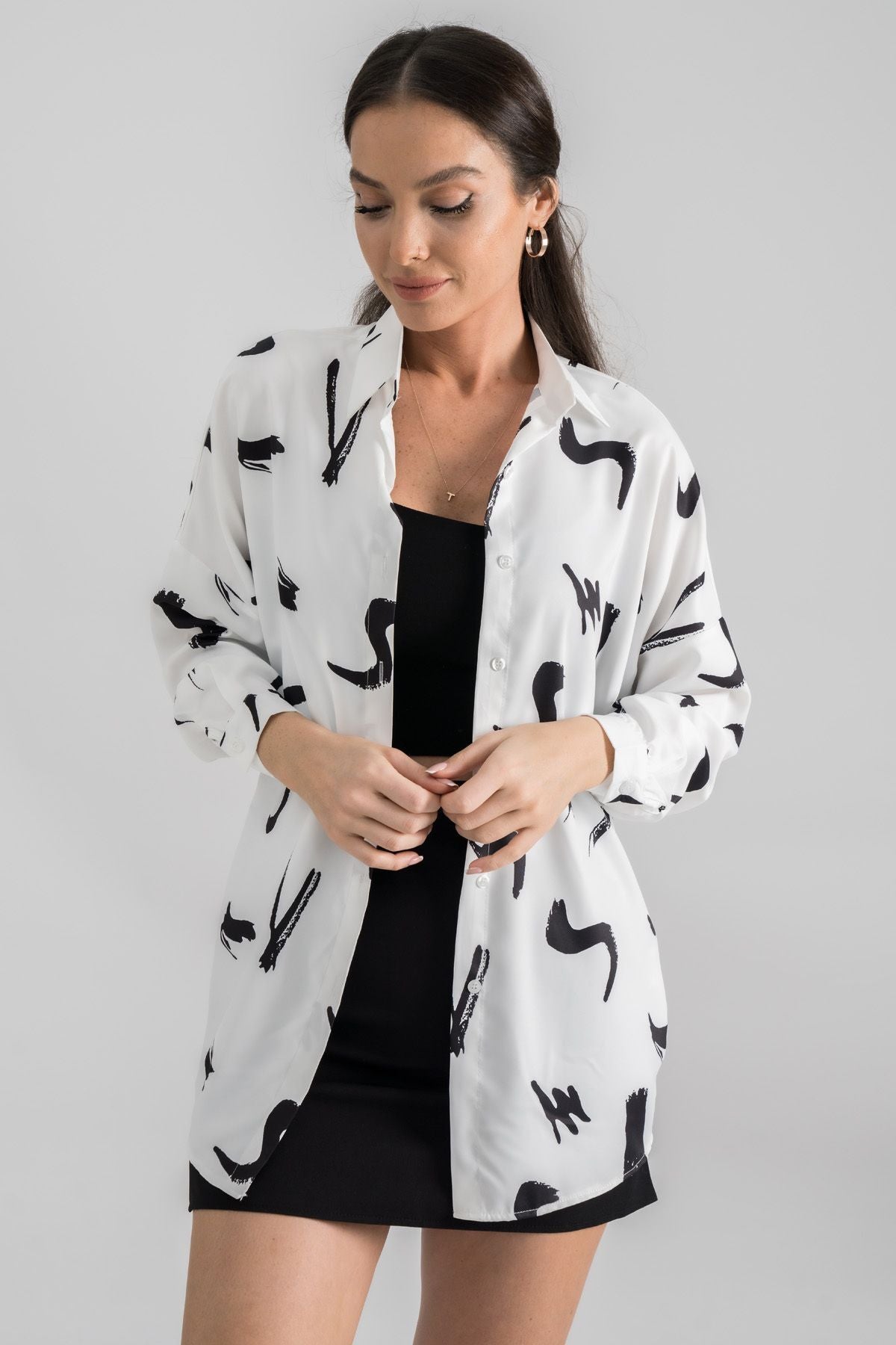 Woman Black-and-White Patterned Oversize Long Basic Shirt ARM-221148