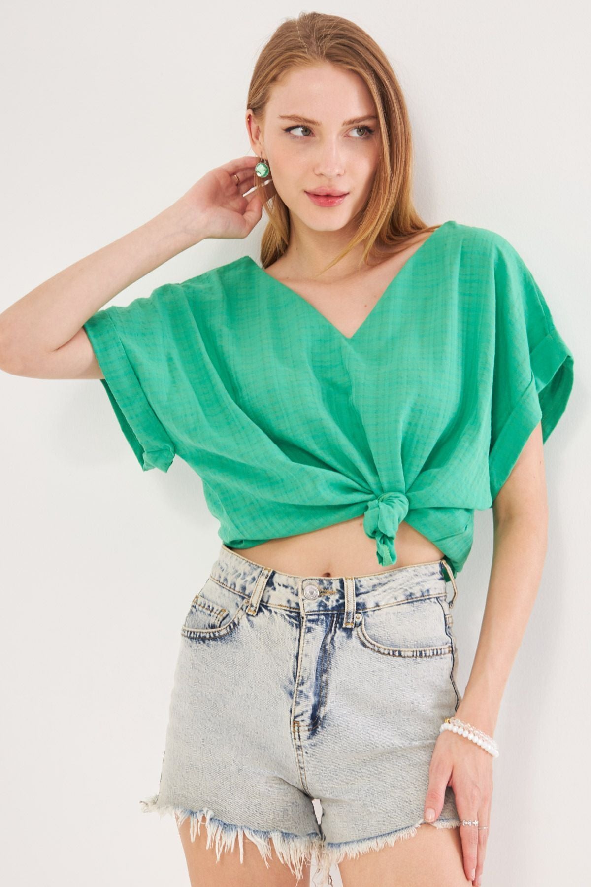 WOMEN LIGHT GREEN V-YAKA SIDE SPRING LONG DIVER DUPLE ARM DETAILED Oversiz Blouse ARM-24Y001074