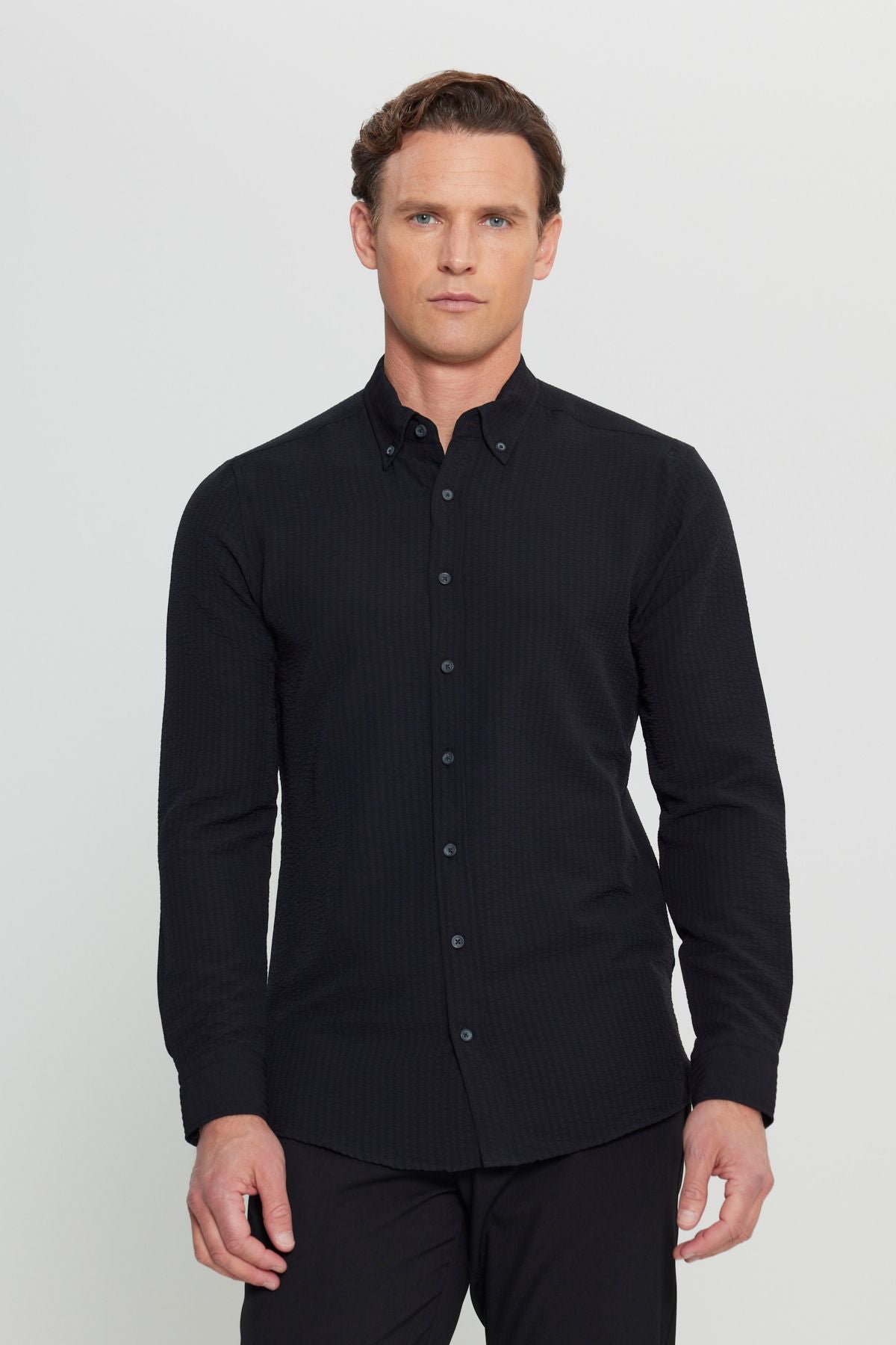 Men's black slim fit narrow -cut buttoned collar Amesty wafer patterned shirt