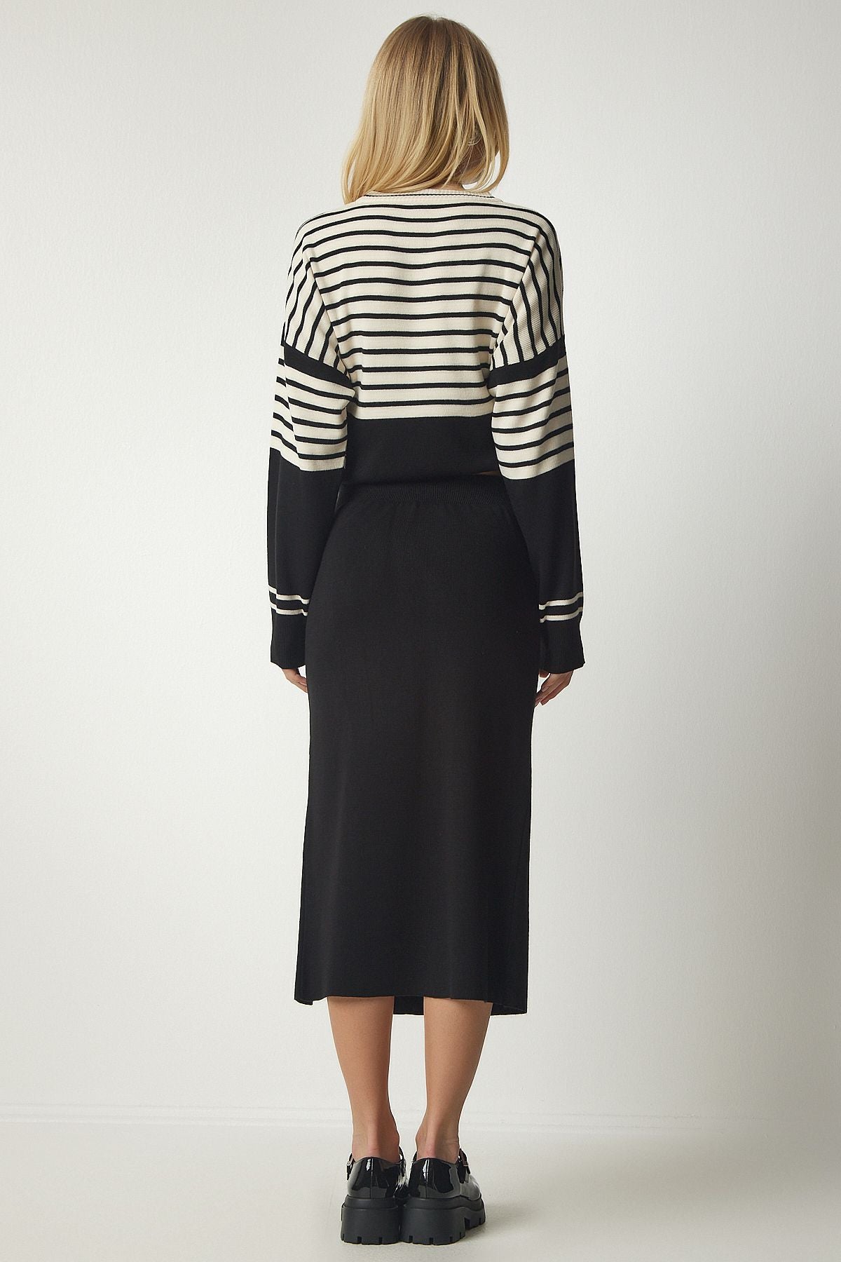 Female black striped sweater skirt knitwear set ki00104