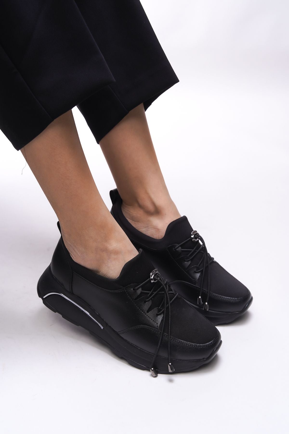 Isolendra Women Sneaker 00121706 Black Black
