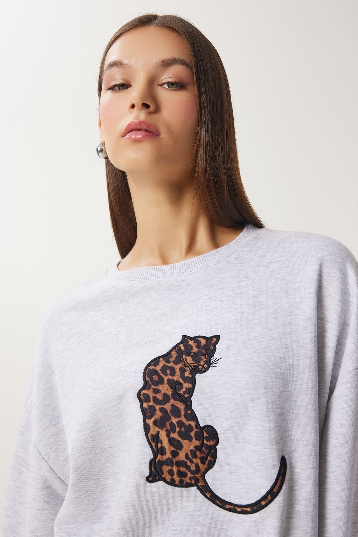 Women's gray leopard embroidery overwhell knit Sweetshirt FN03428