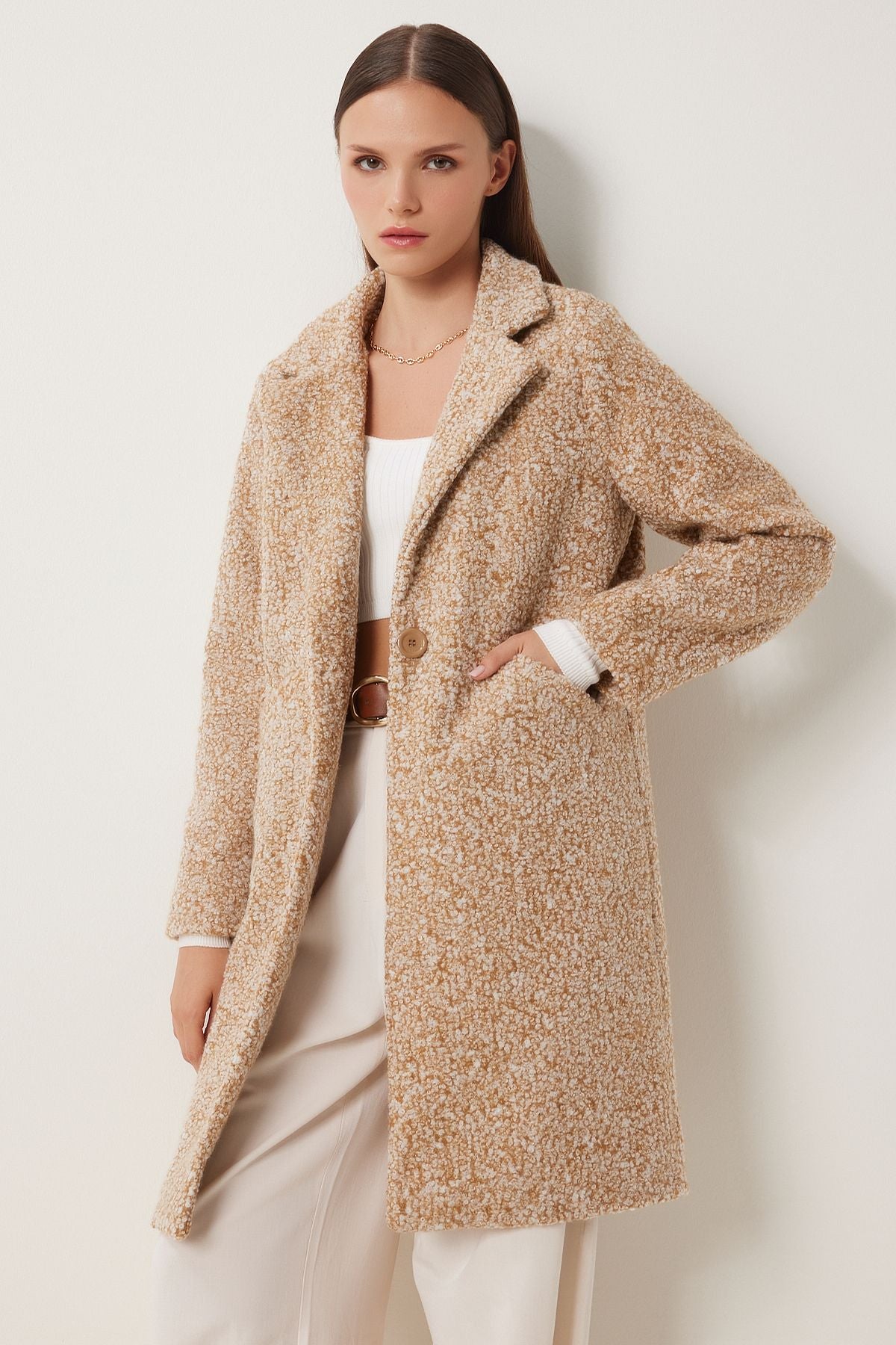 Female Biscuit Cruve Cruve Bouquet Coat DD01273
