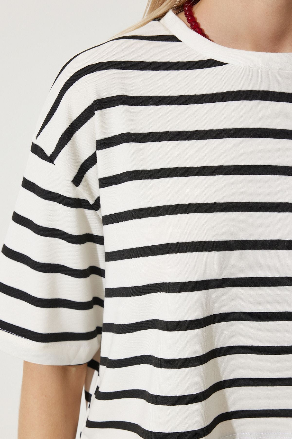 Woman White Black Striped Oversize Crop knitting T-shirt BP00162