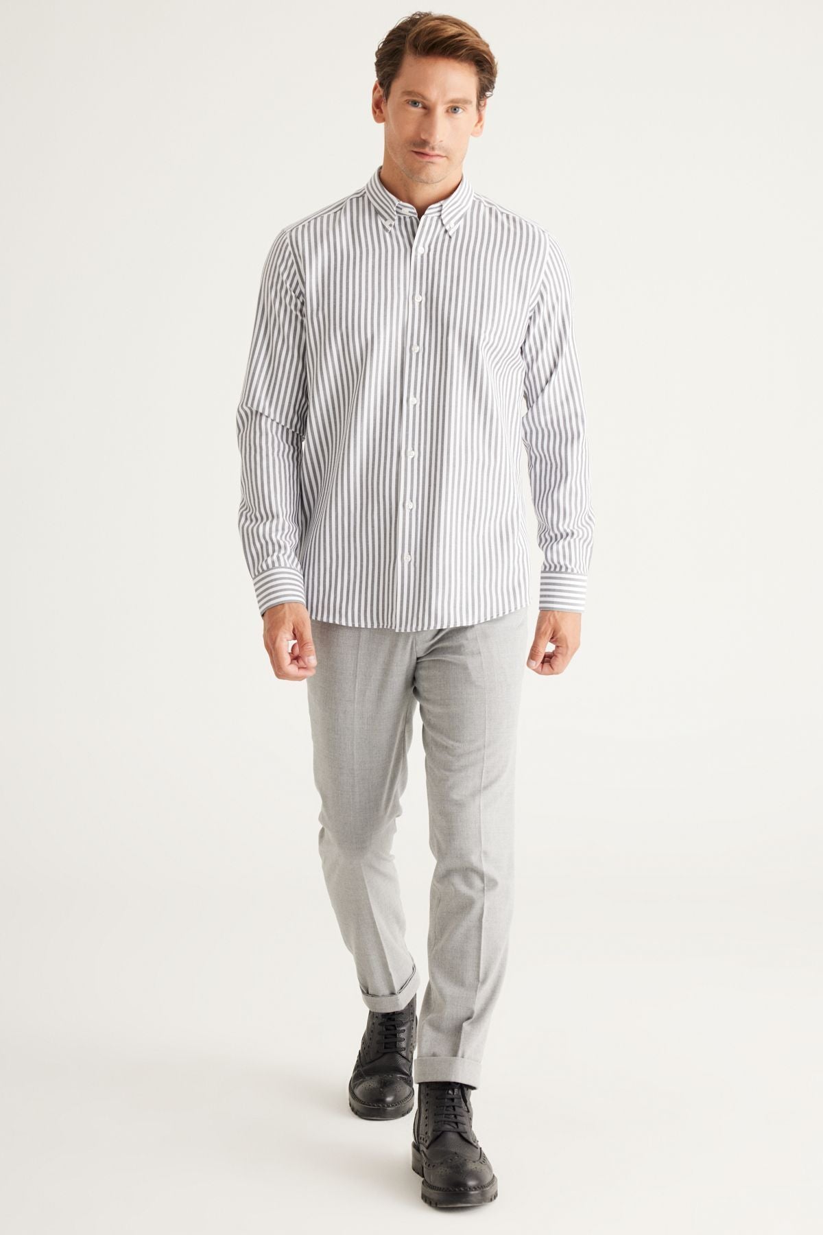 Men's black-and-white slim fit narrow cut buttoned collar cotton striped shirt