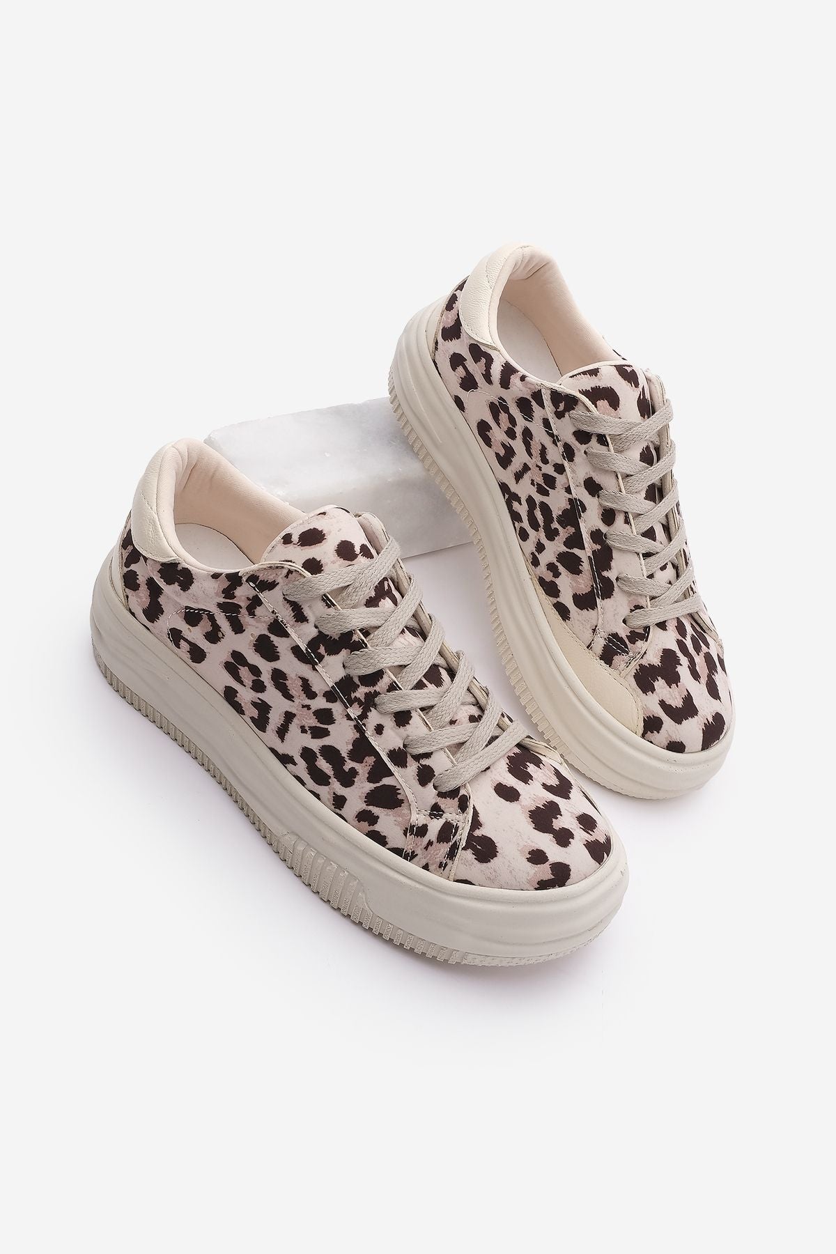 Women Sneaker thick sole laged laced sneakers Tales ecru leopard