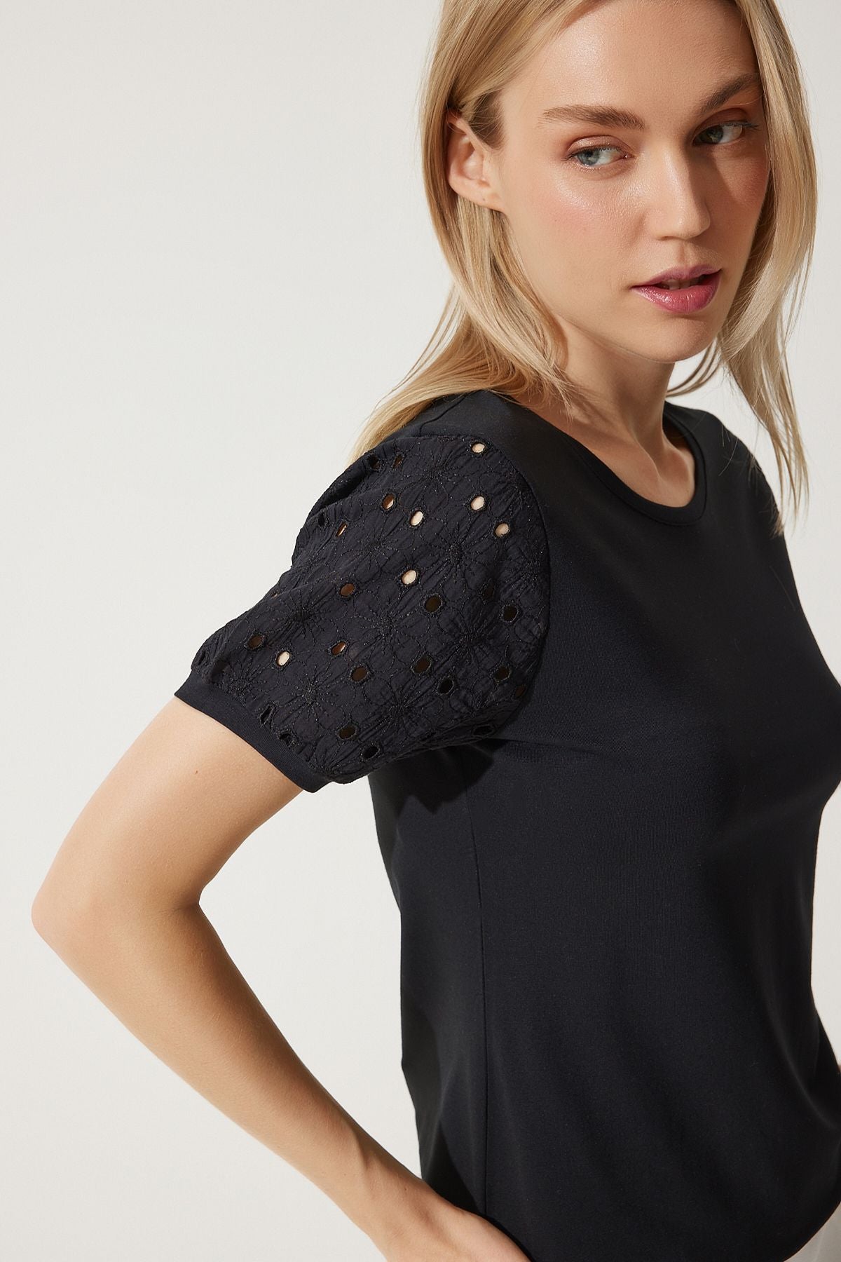 Female black guipure sleeve cotton basic knitting t-shirt vf00001