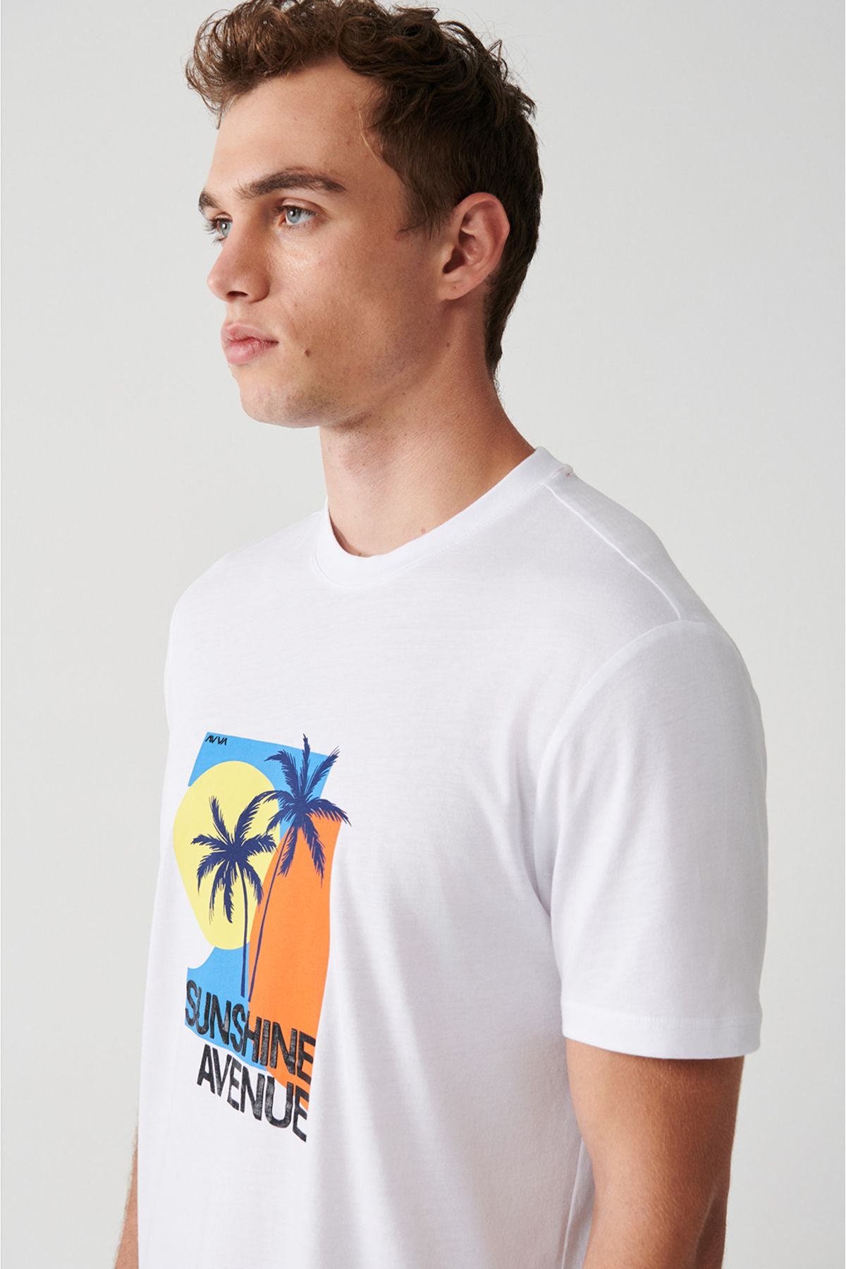 Men's White Ultrasoft Bicycle Collar Printed T-Shirt A31y1046
