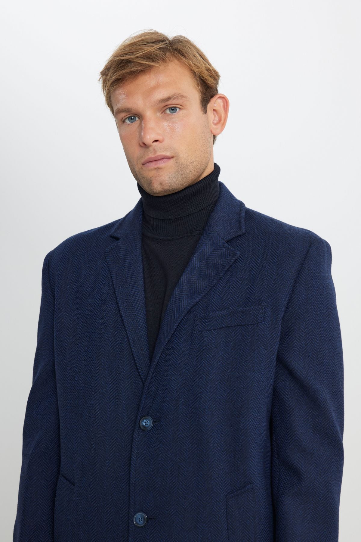 Men's navy blue woolen standard fit Normal cutting mono collar fishering pattern coat with side pockets