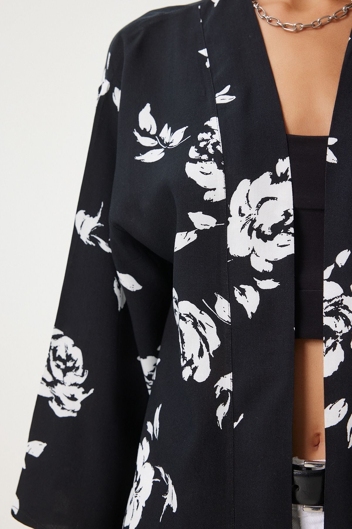 Female Black Patterned Viscose Kimono EN00615