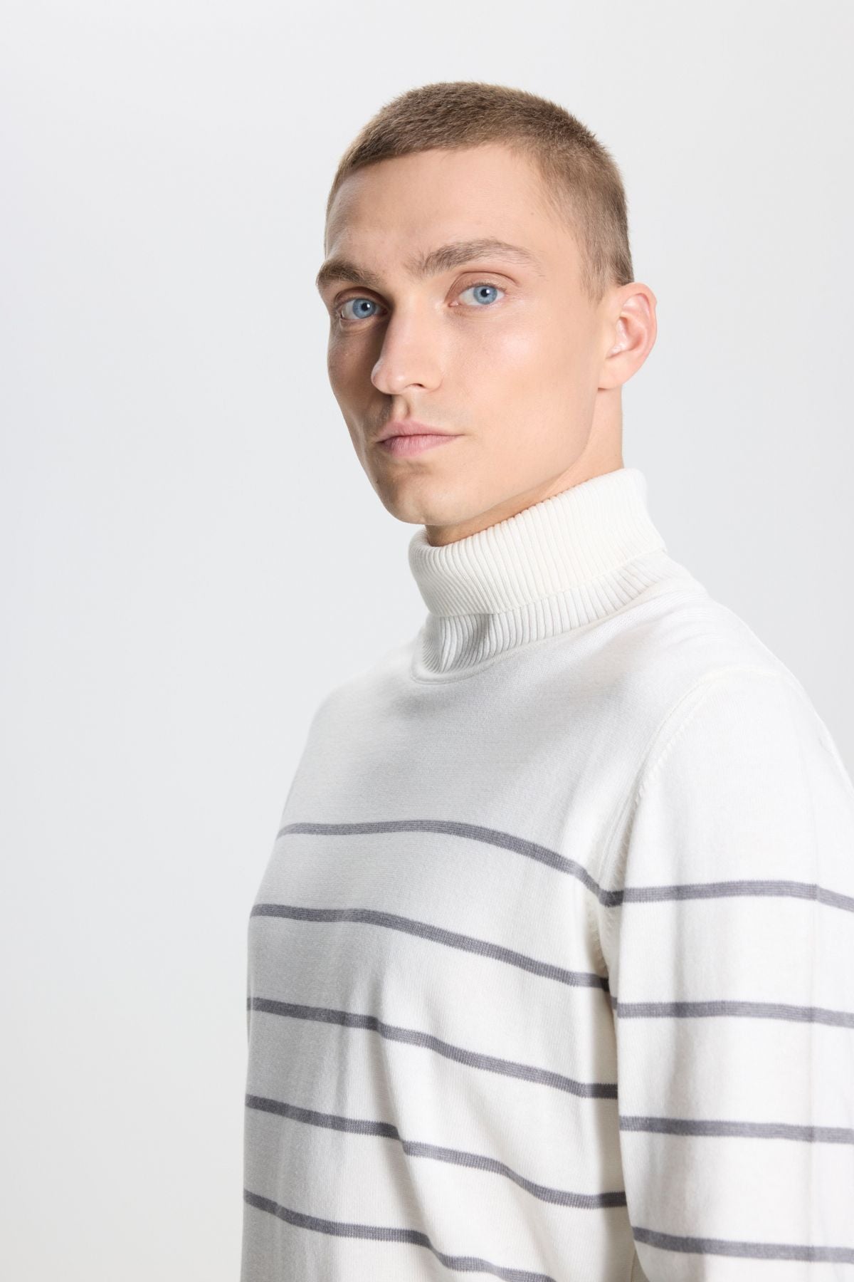 Men's ecru-yaka line detailed knitwear