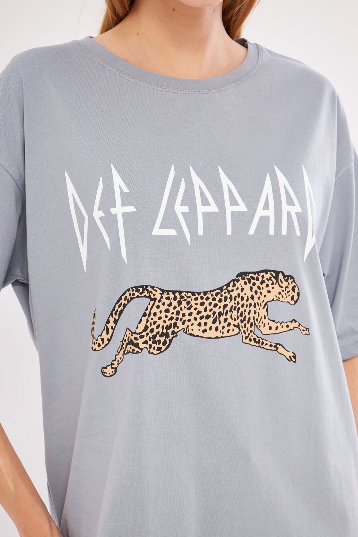 Women's gray front leopard printed overwheel t-shirt ARM-24Y024022