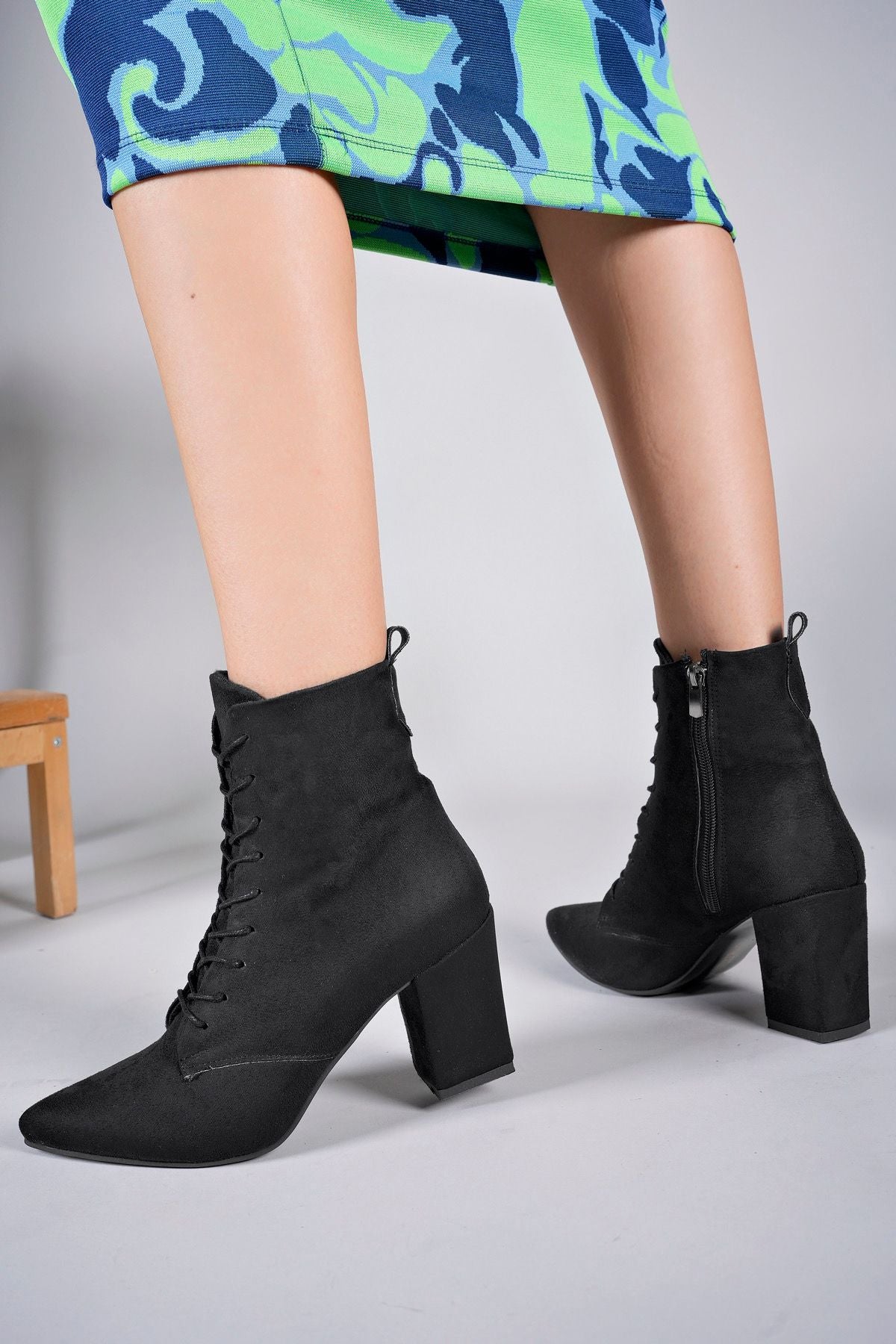 Lilethnora female heeled boat black suede
