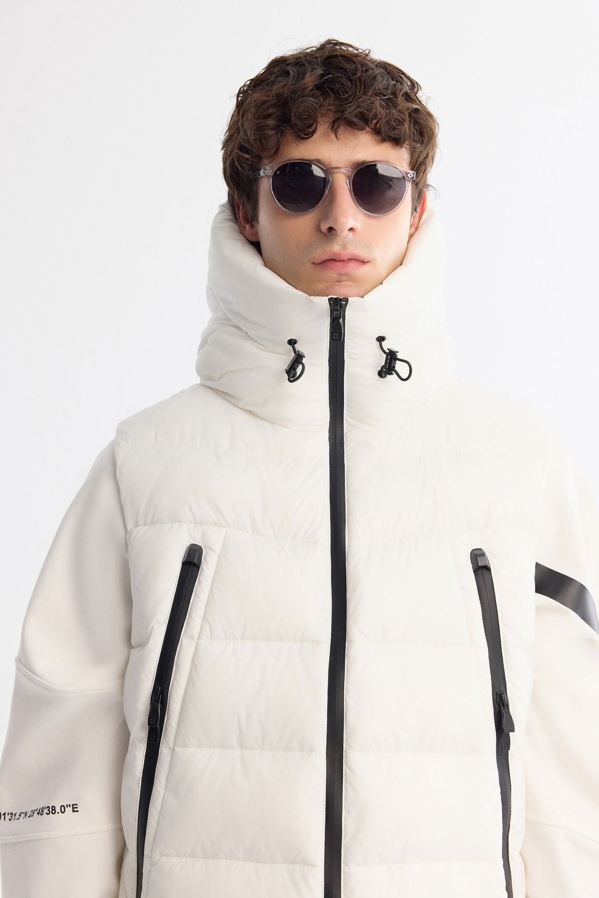 Men's white hooded water repulsion windproof swelling vest A42y6504