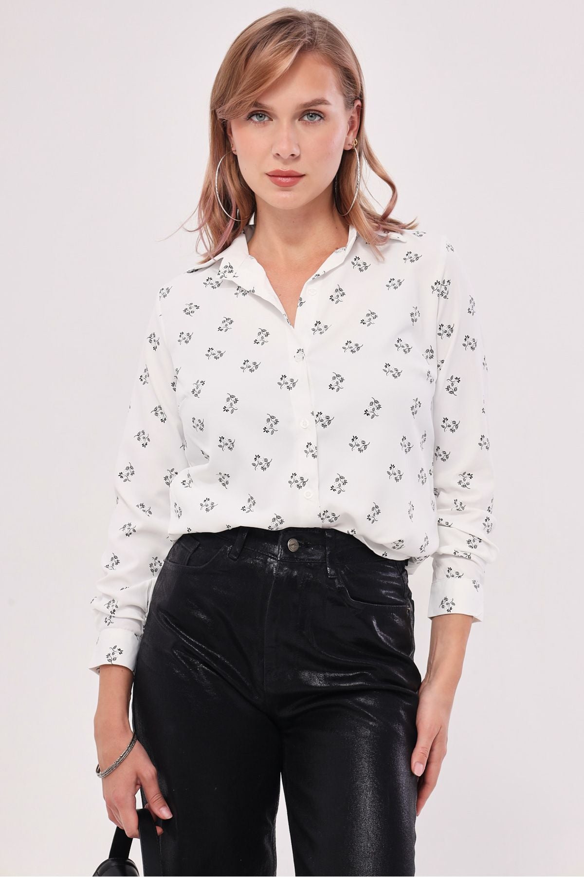 Woman White Flower Pattern Long Arm Shirt ARM-22K001063