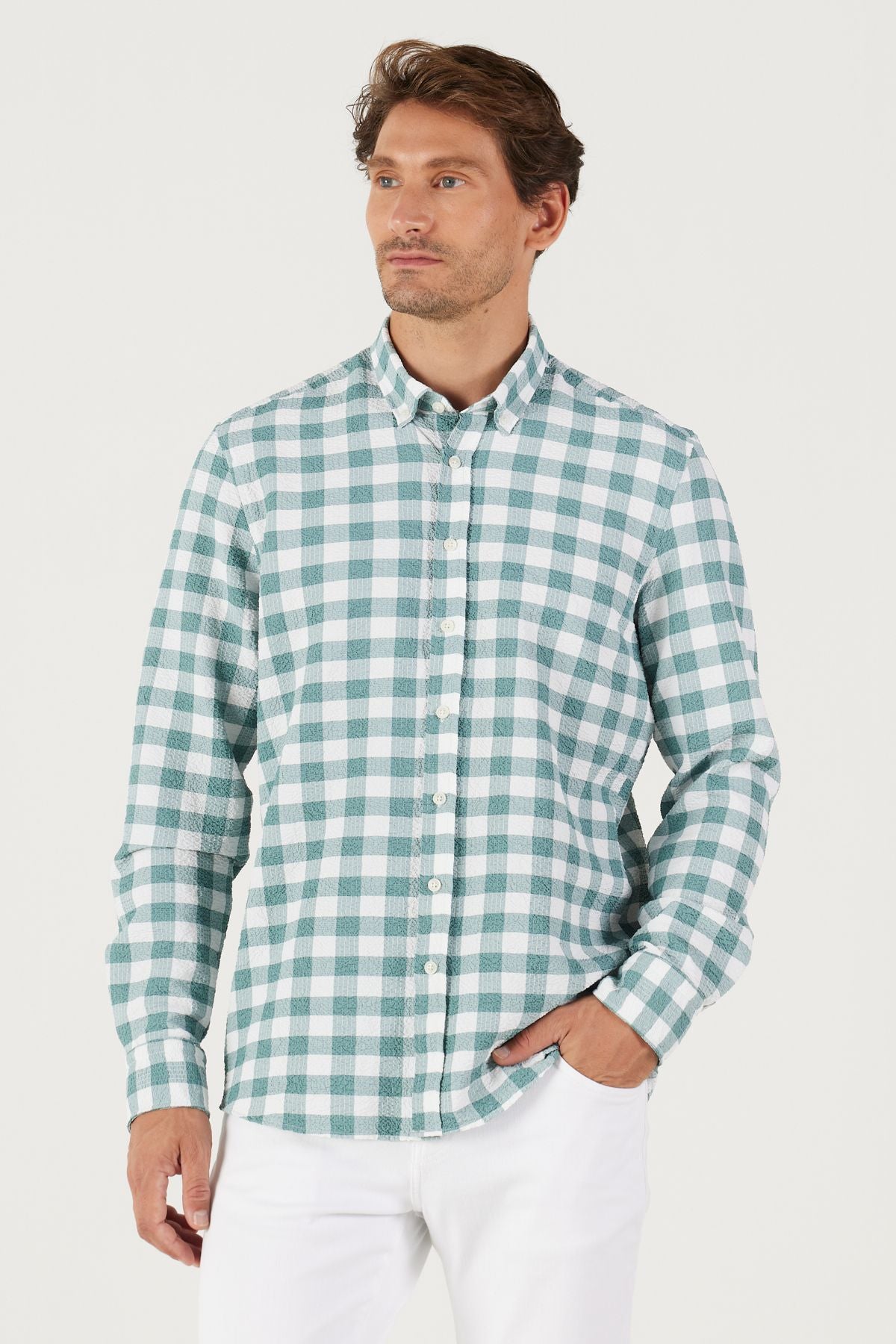 Men's white-green slim fit narrow cut buttoned collar checkered shirt