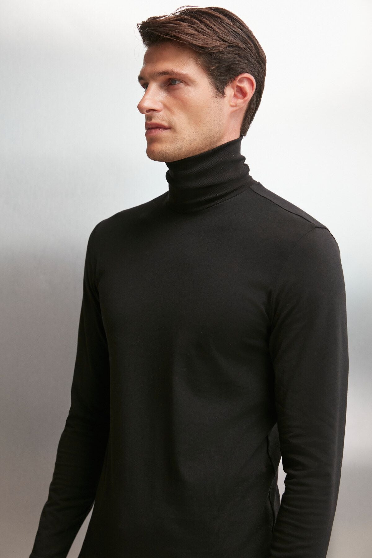 Trüer Male Body Wrapped Turtleneck Fisherman Neck Bold Flexible Fabric Black Body