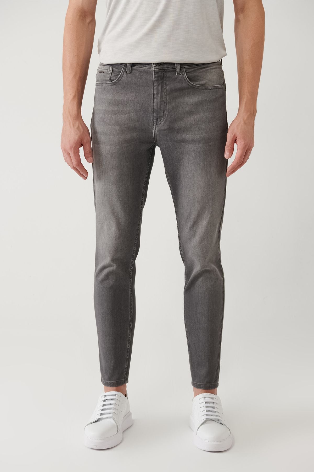 Men's Gray Obedness Washing Flexible Jean Pants A41y3514