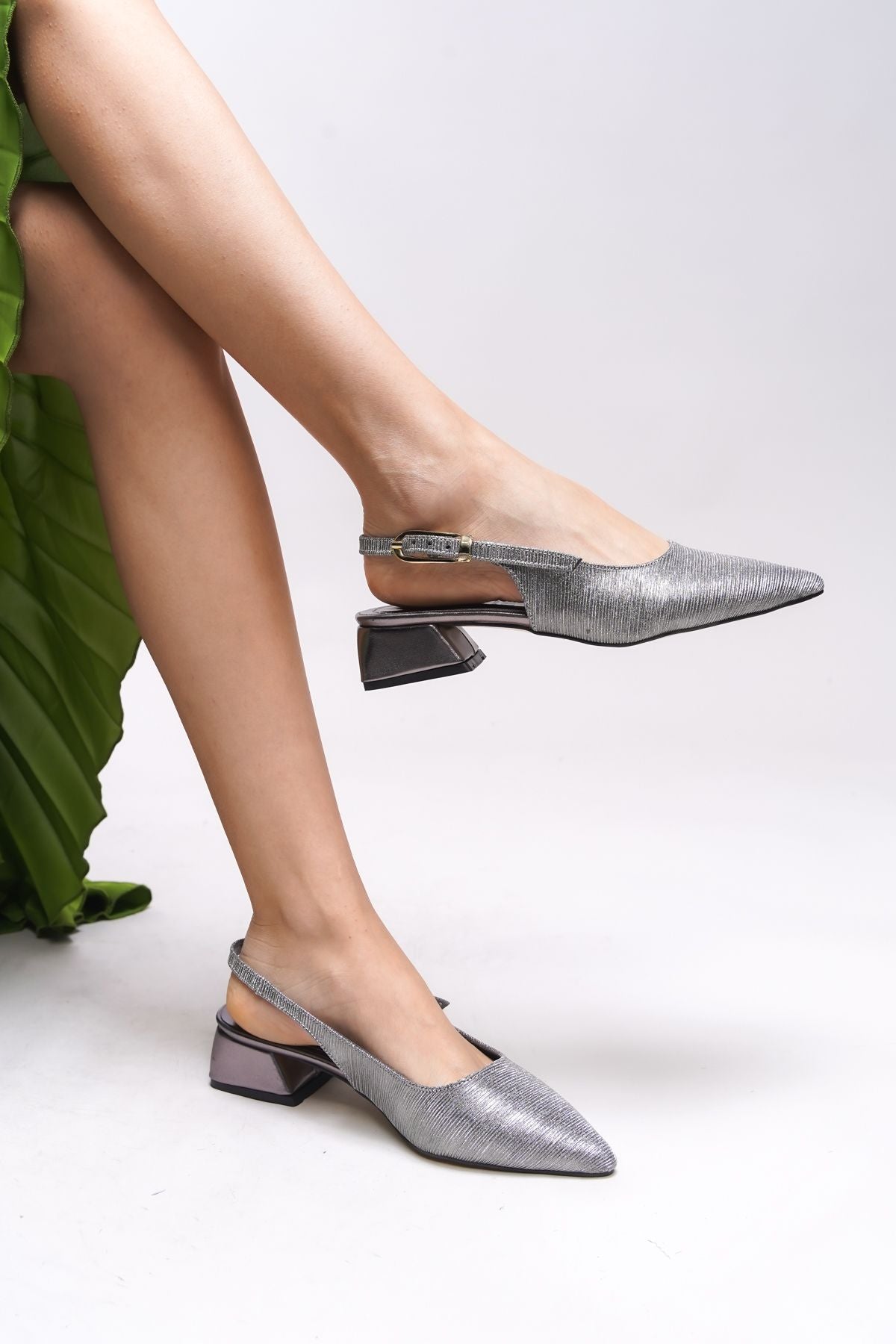 Tyltora Behind the Woman Open Son -Heeled Shoes 0012303 Platinum texture