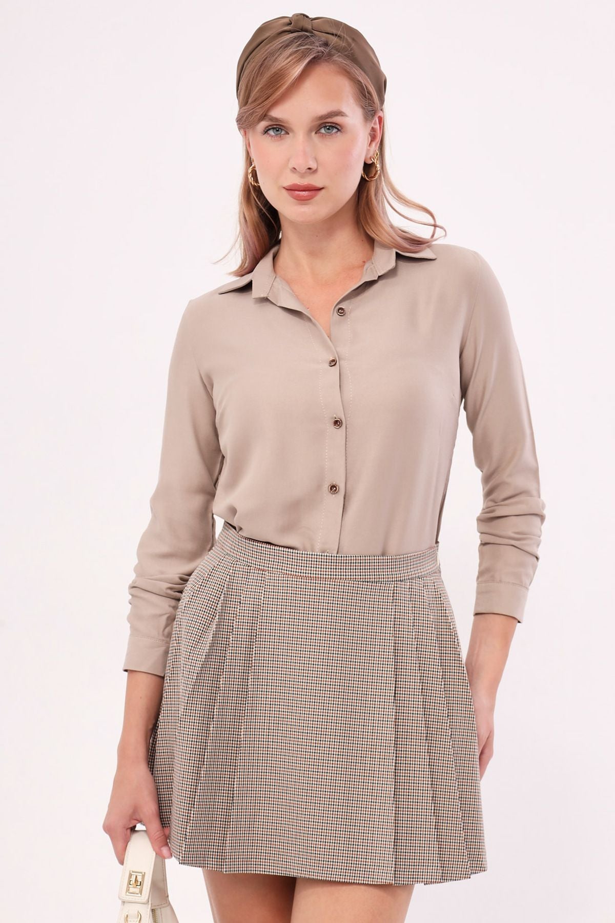 Female Beige Long Sleeve Flat Shirt ARM-18Y001176
